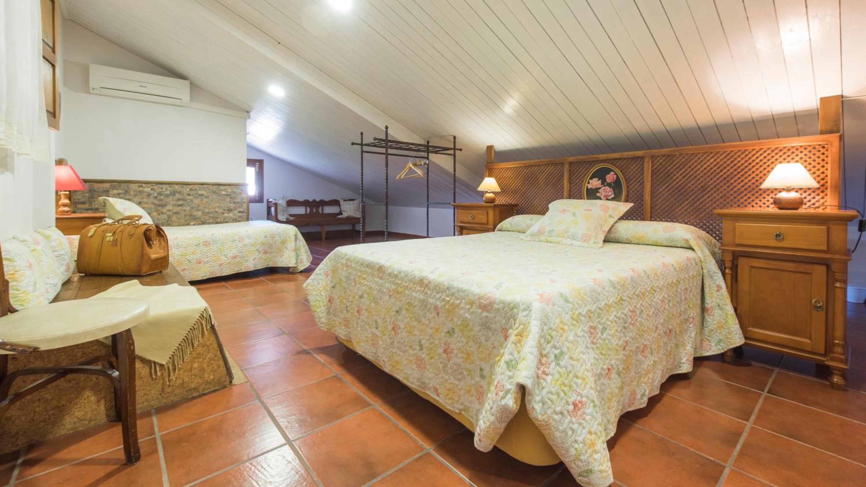 Double Room with Extra Bed (3 Adults) photo 3