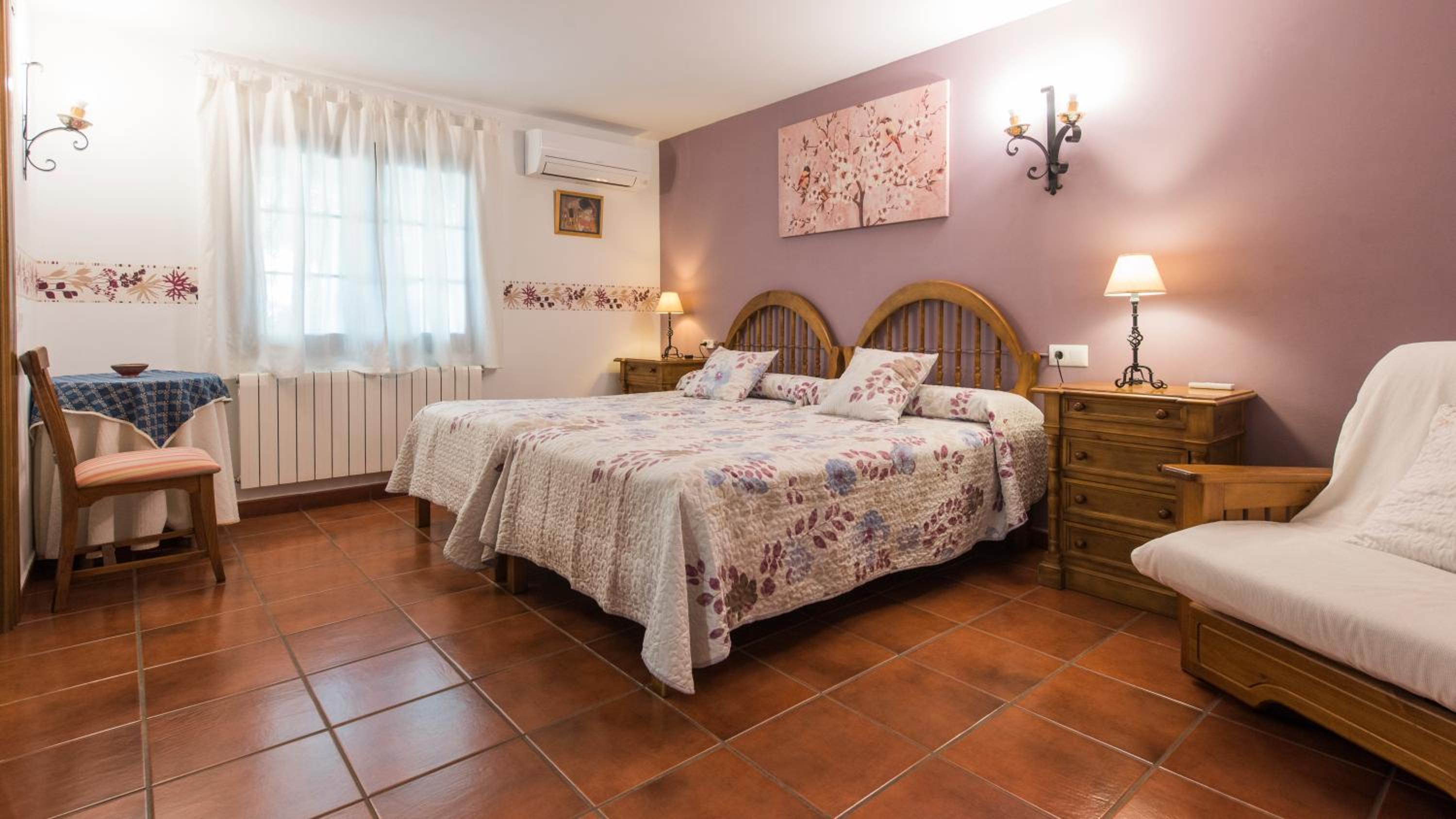 Twin Room with Private Bathroom photo 2