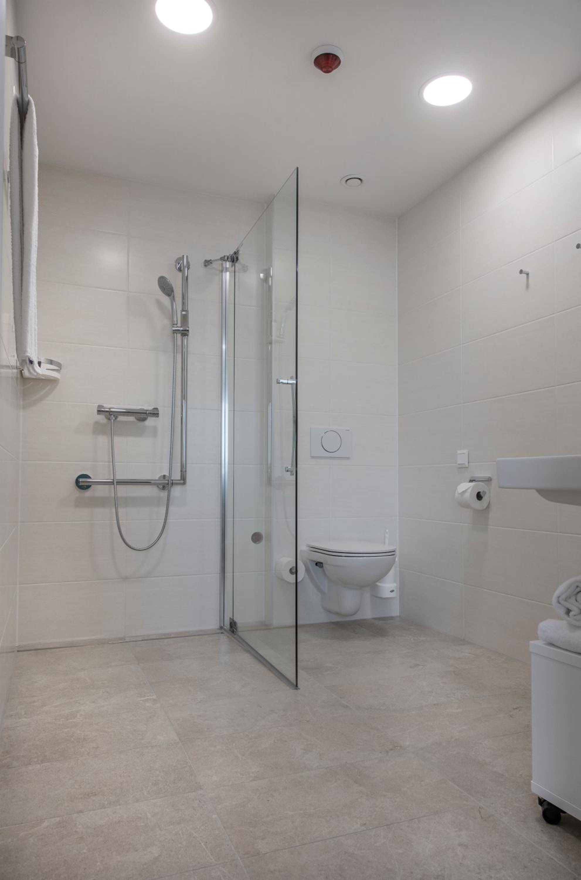 Double or Twin Room - Disability Access - Photo 4