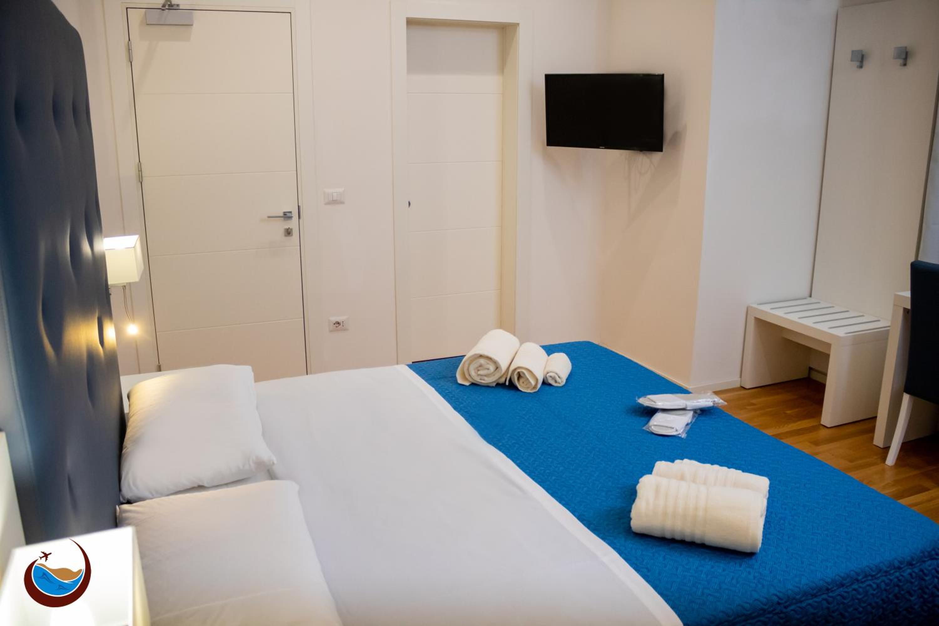 Double Room with Private Bathroom photo 2