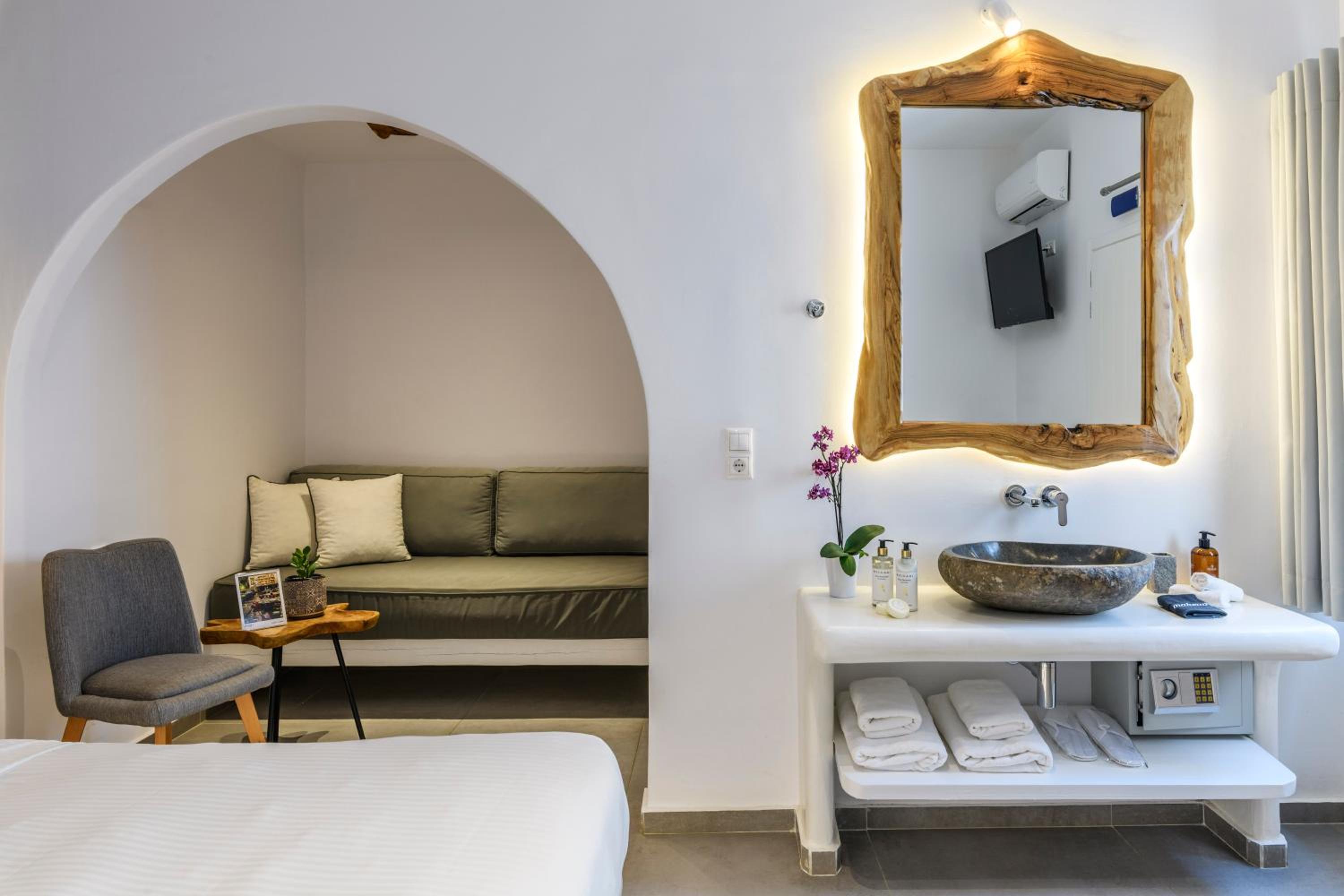 Lovely Mykonian Suites photo 3
