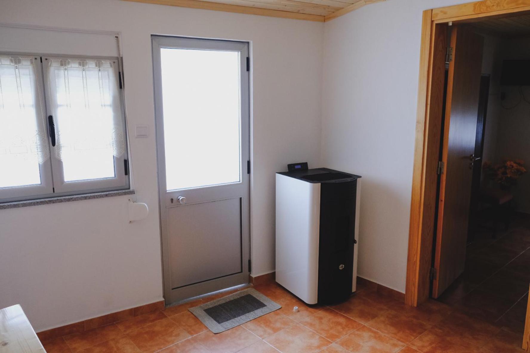 One-Bedroom Apartment - Photo 2
