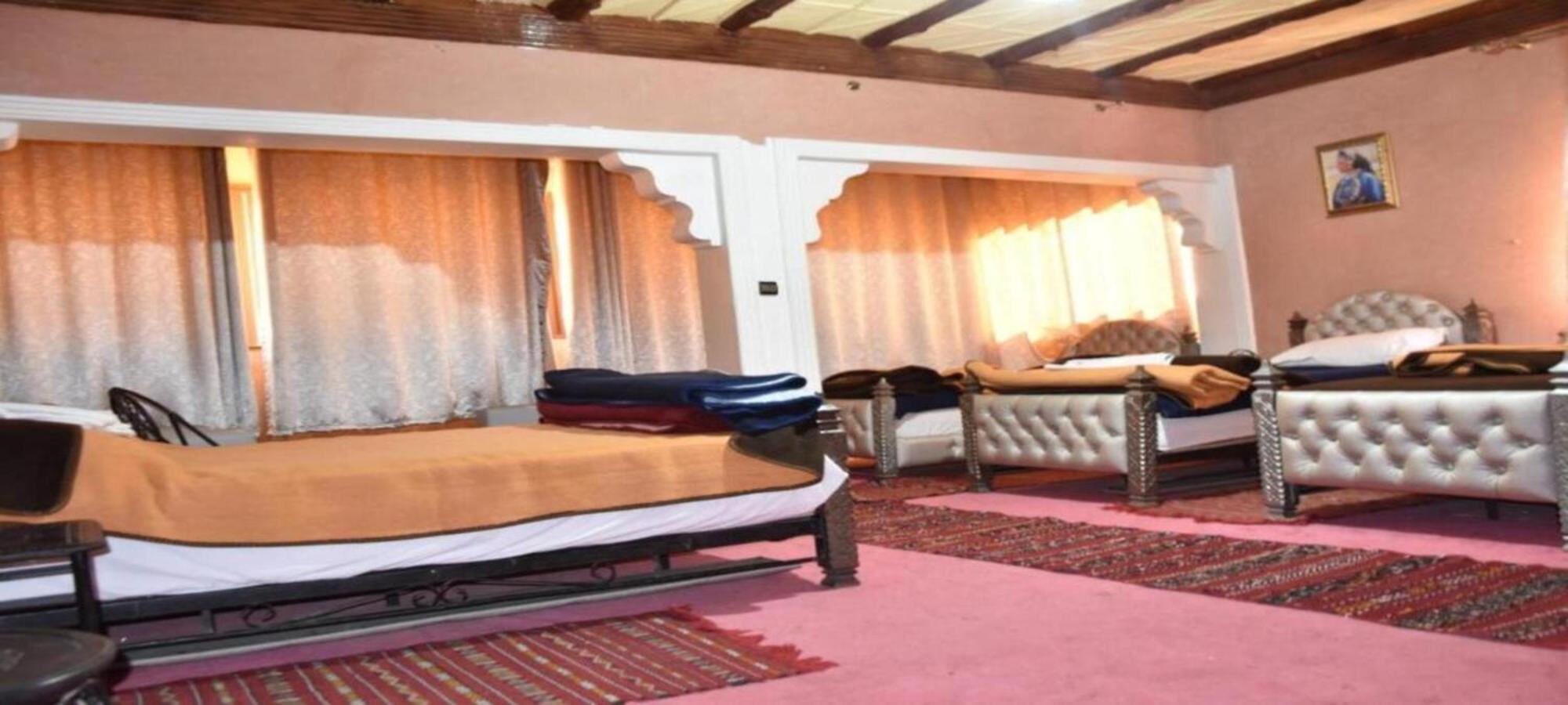 Double or Twin Room with Private Bathroom photo 2