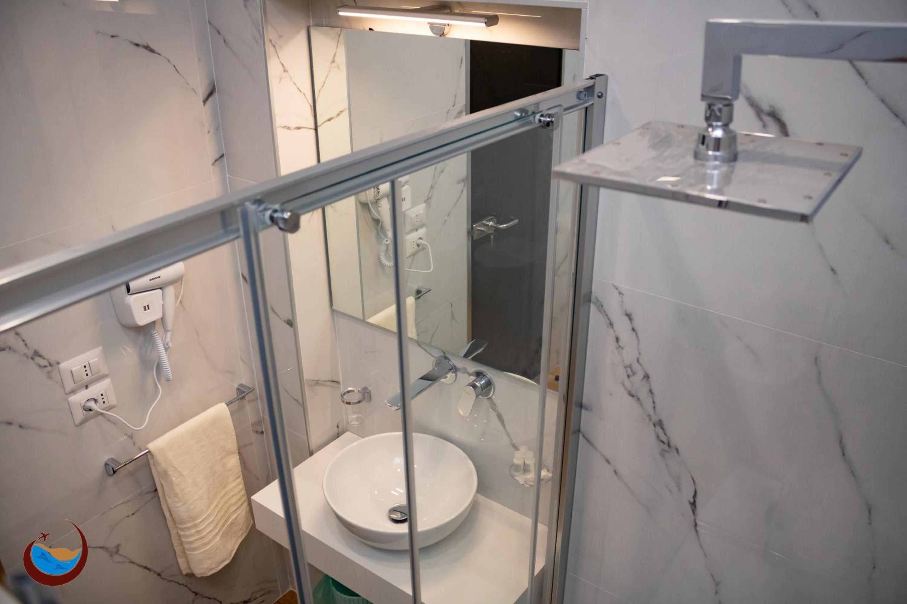Triple Room with Private Bathroom photo 2