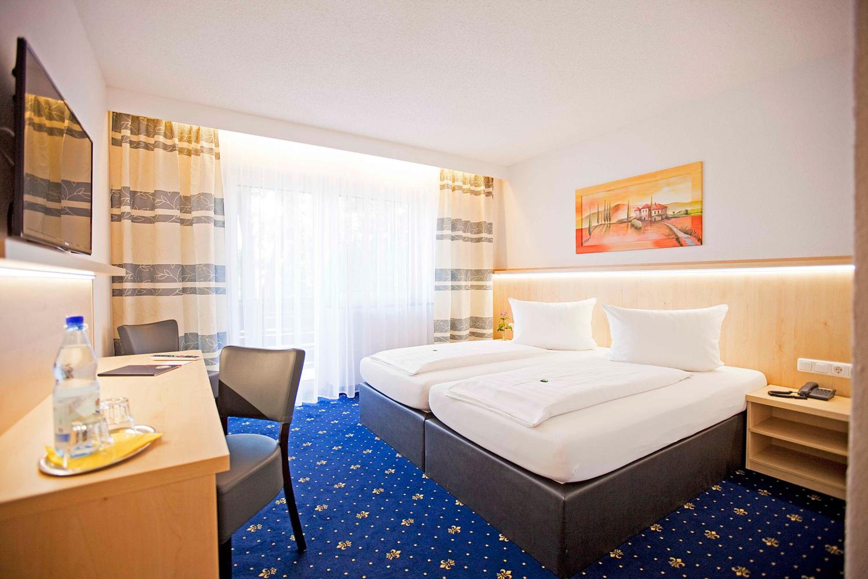 Comfort Double Room with Balcony - Photo 1