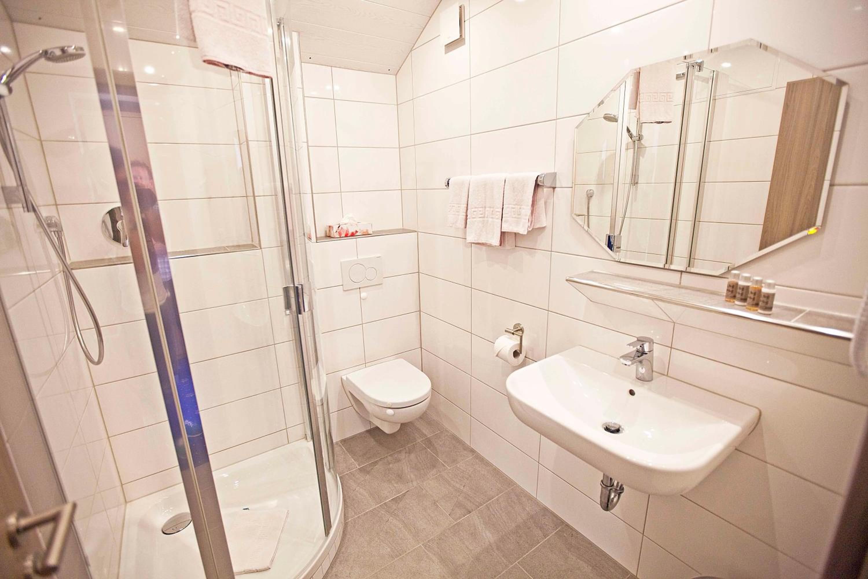 Comfort Double Room with Balcony - Photo 2
