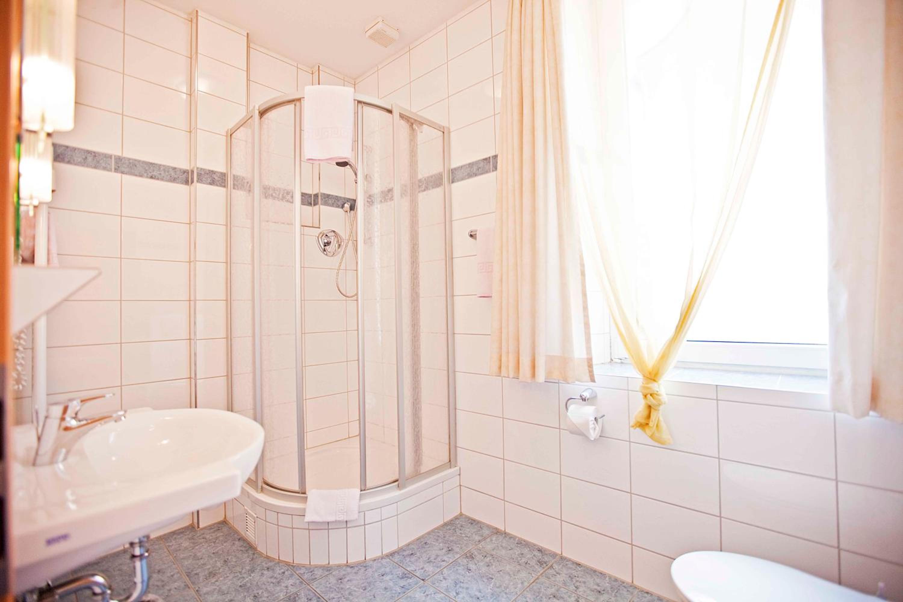 Standard Double Room - Photo 7