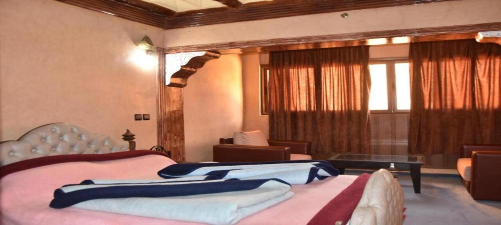 Double or Twin Room with Private Bathroom photo 1