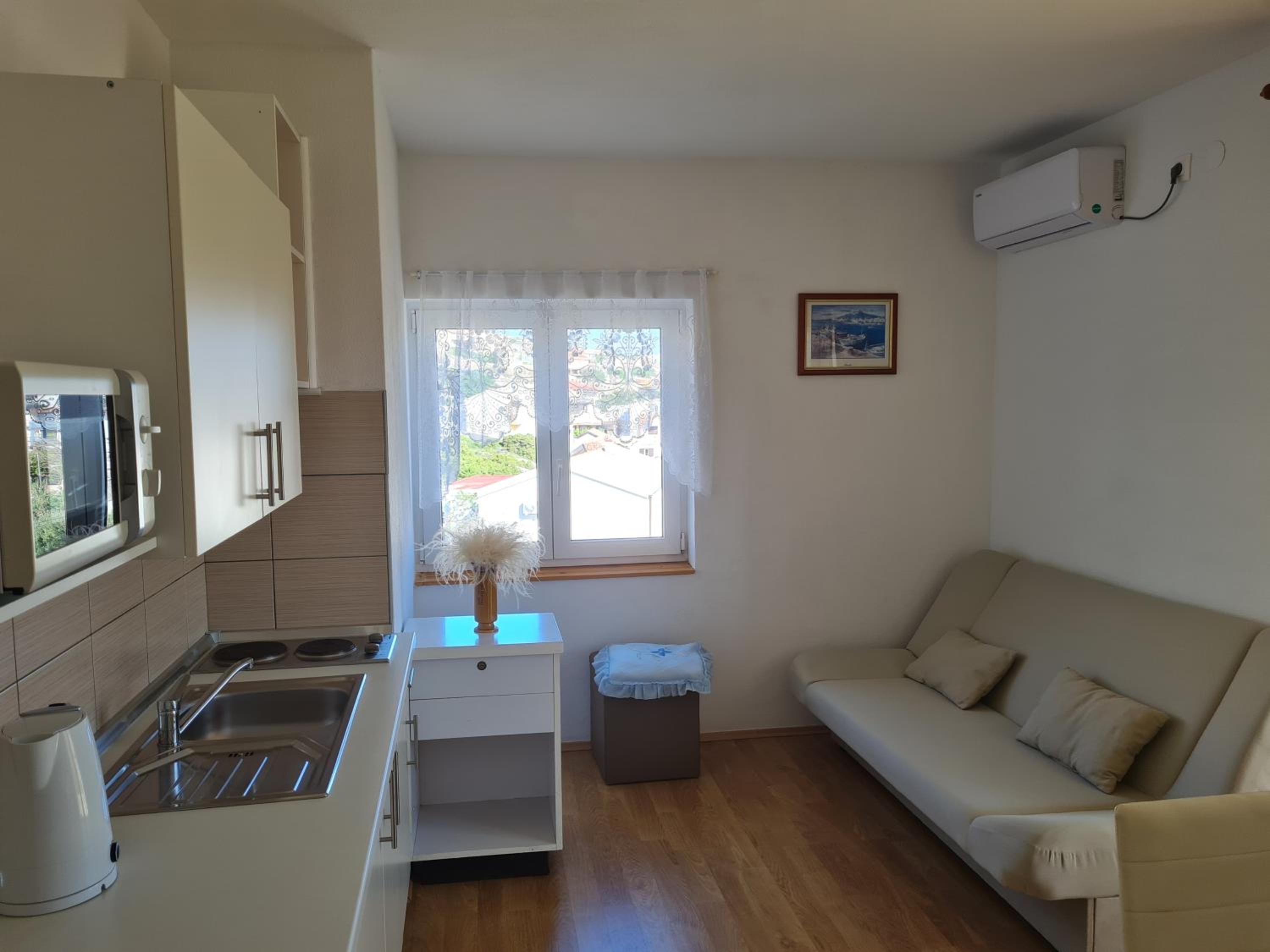 Apartment with Sea View - Photo 4