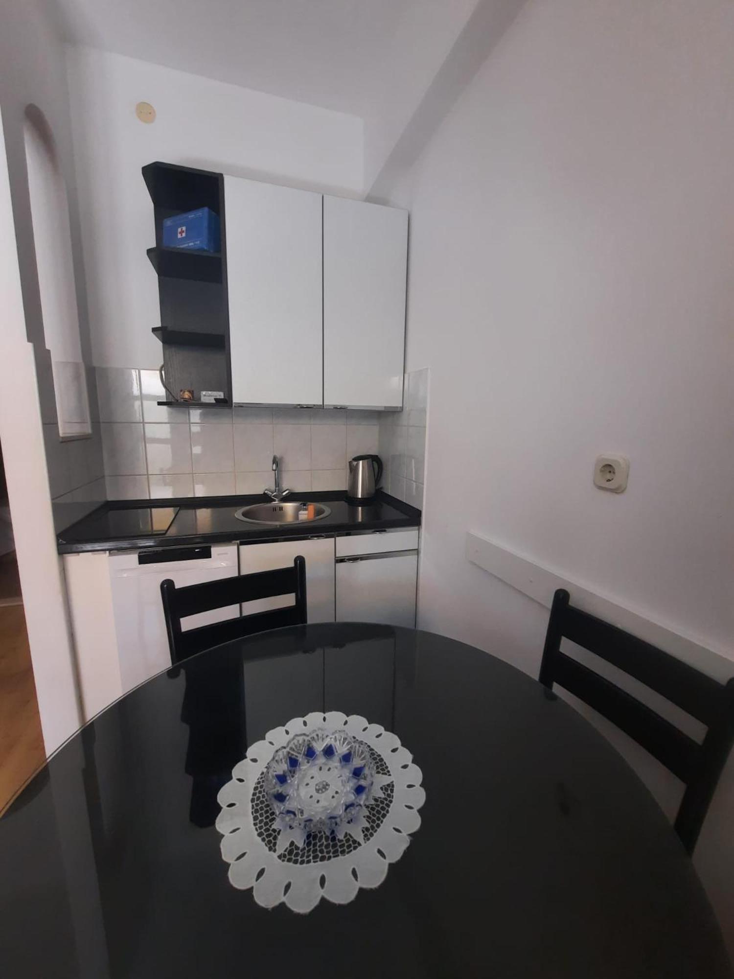 One-Bedroom Apartment with Terrace - Photo 8