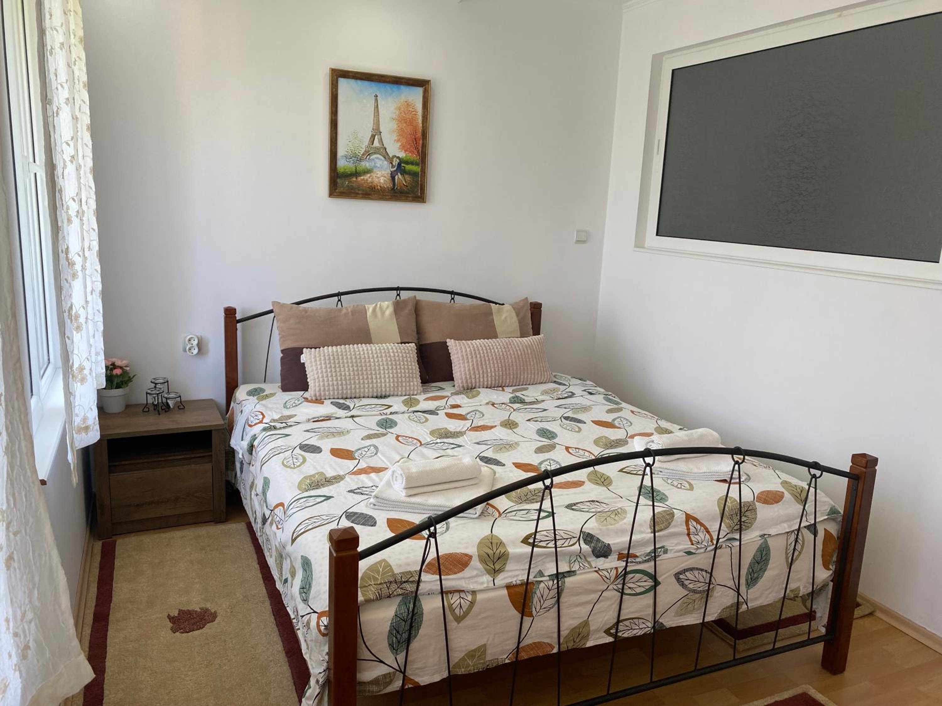 Apartment - Split Level - Photo 1