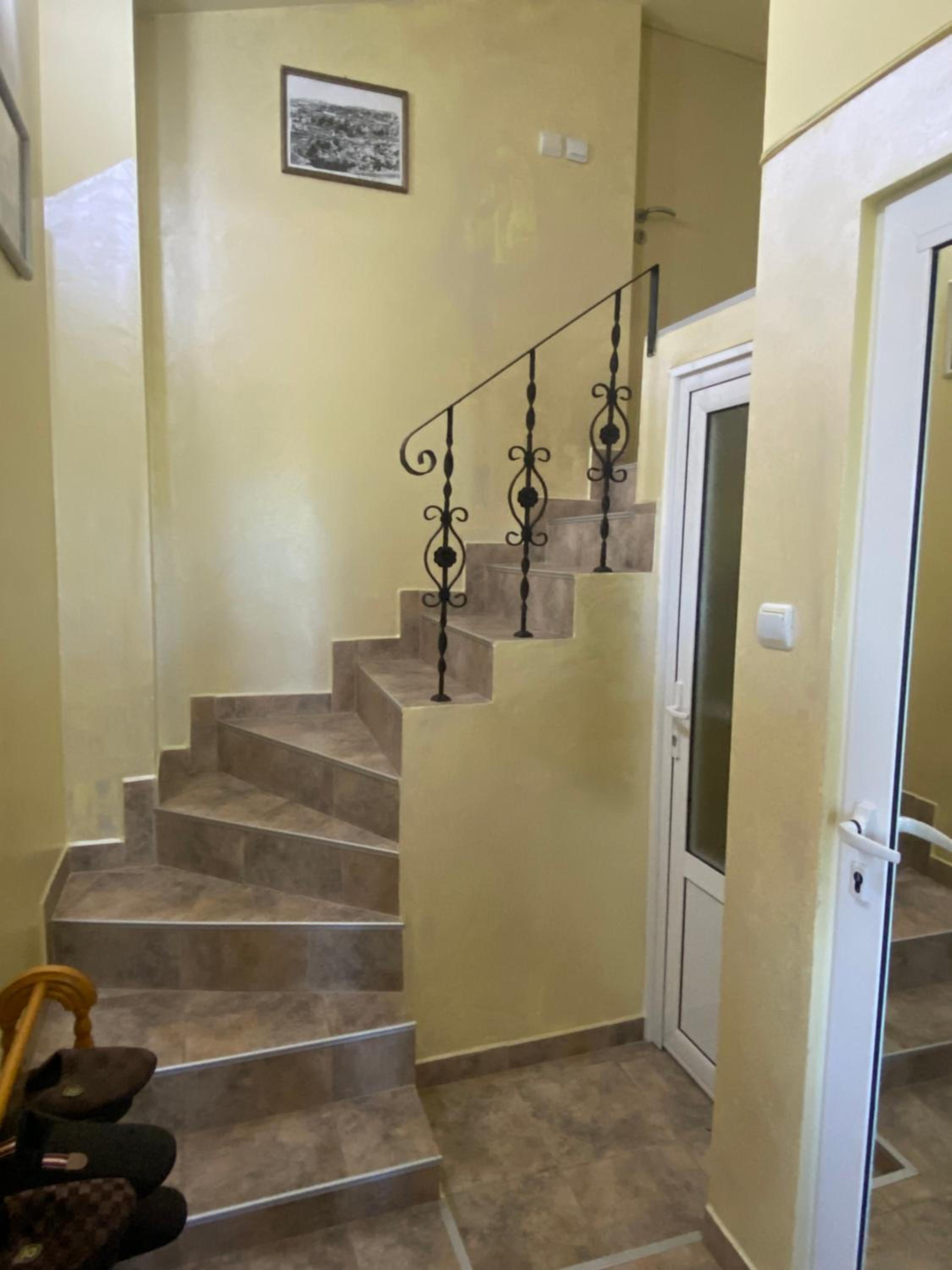 Apartment - Split Level - Photo 11
