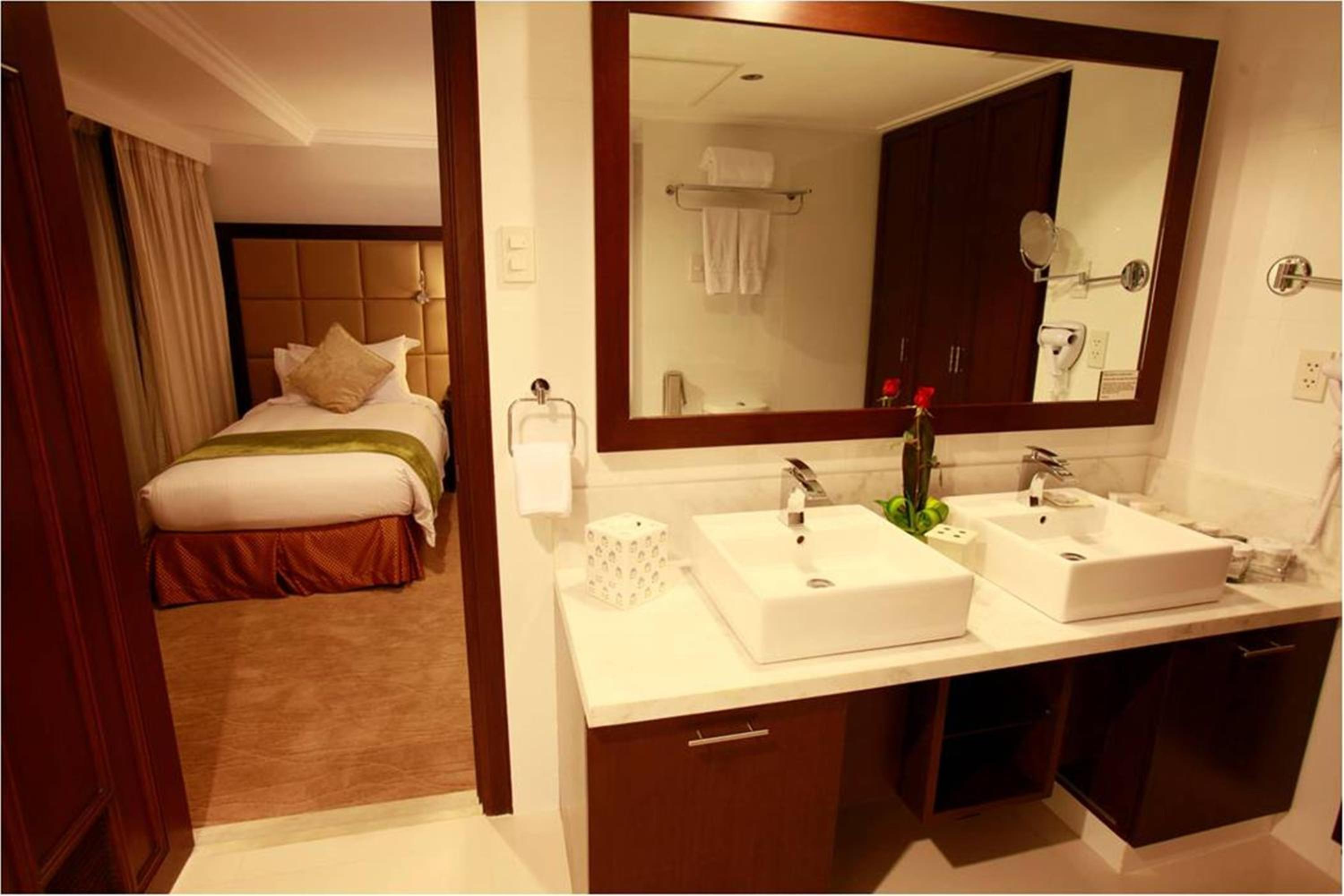 Three-Bedroom Suite - Photo 2