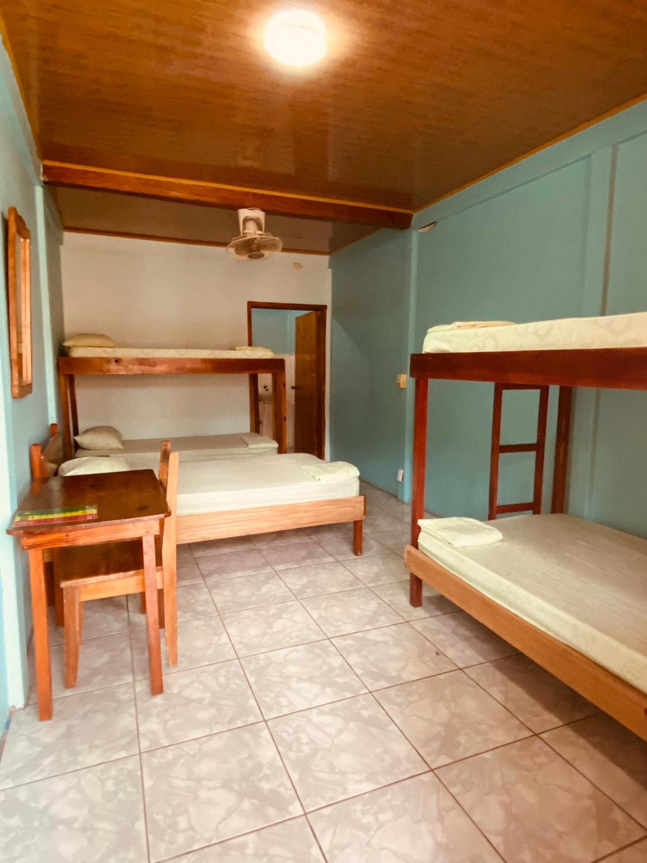 Familienzimmer mit Badezimmer