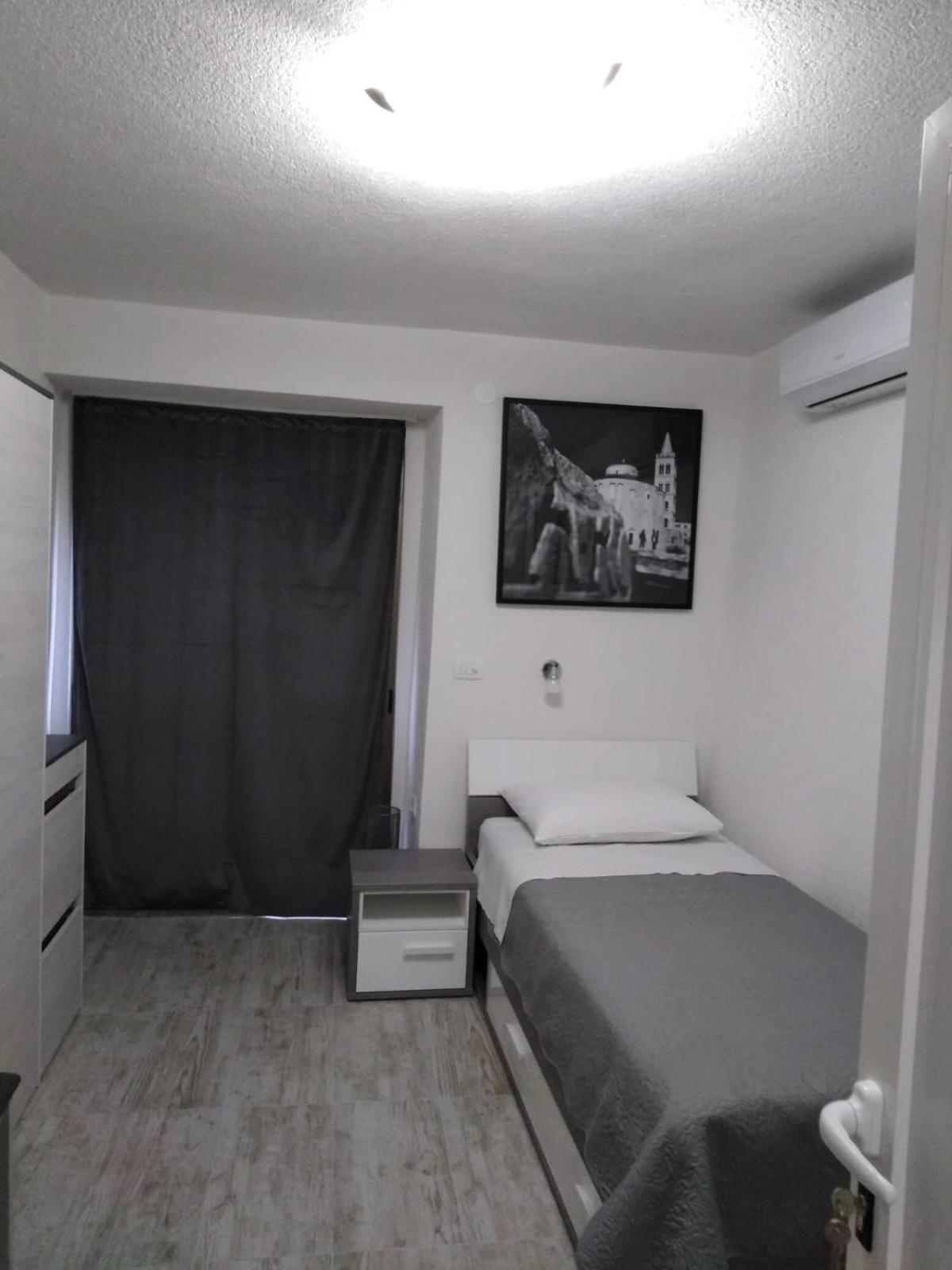 Single Room with Private Bathroom photo 3