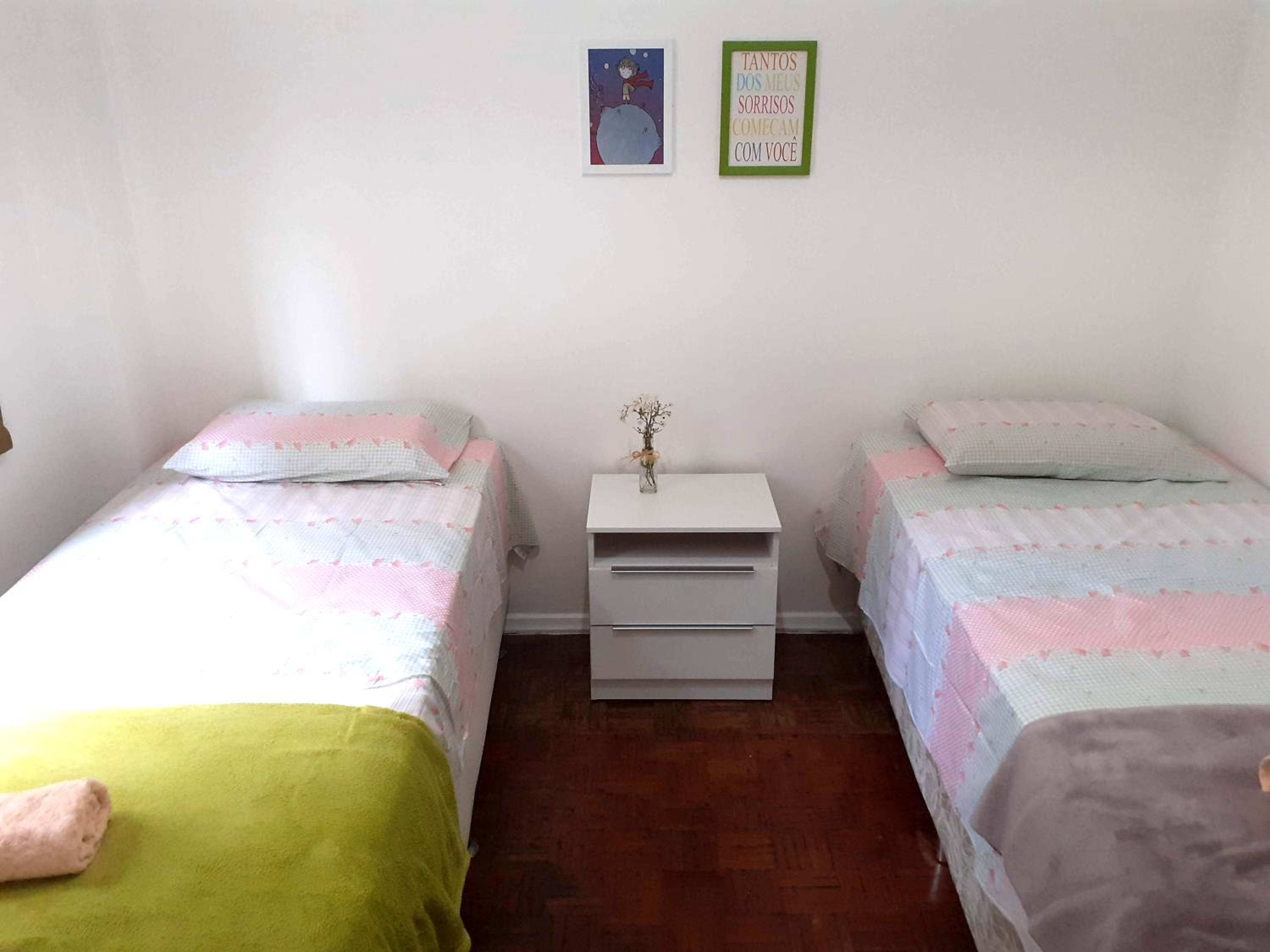 Large Twin Room - Photo 1