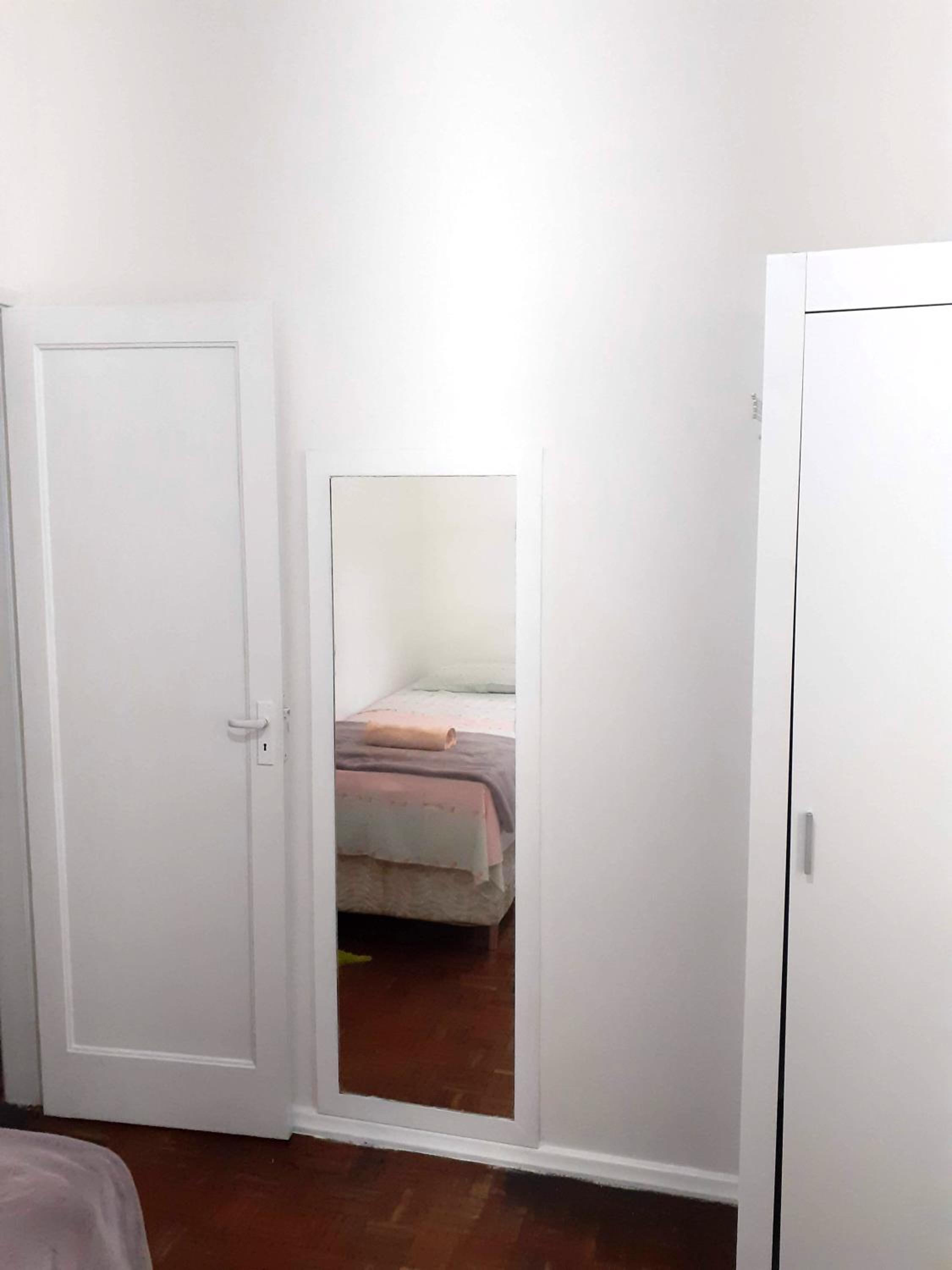 Large Twin Room - Photo 4