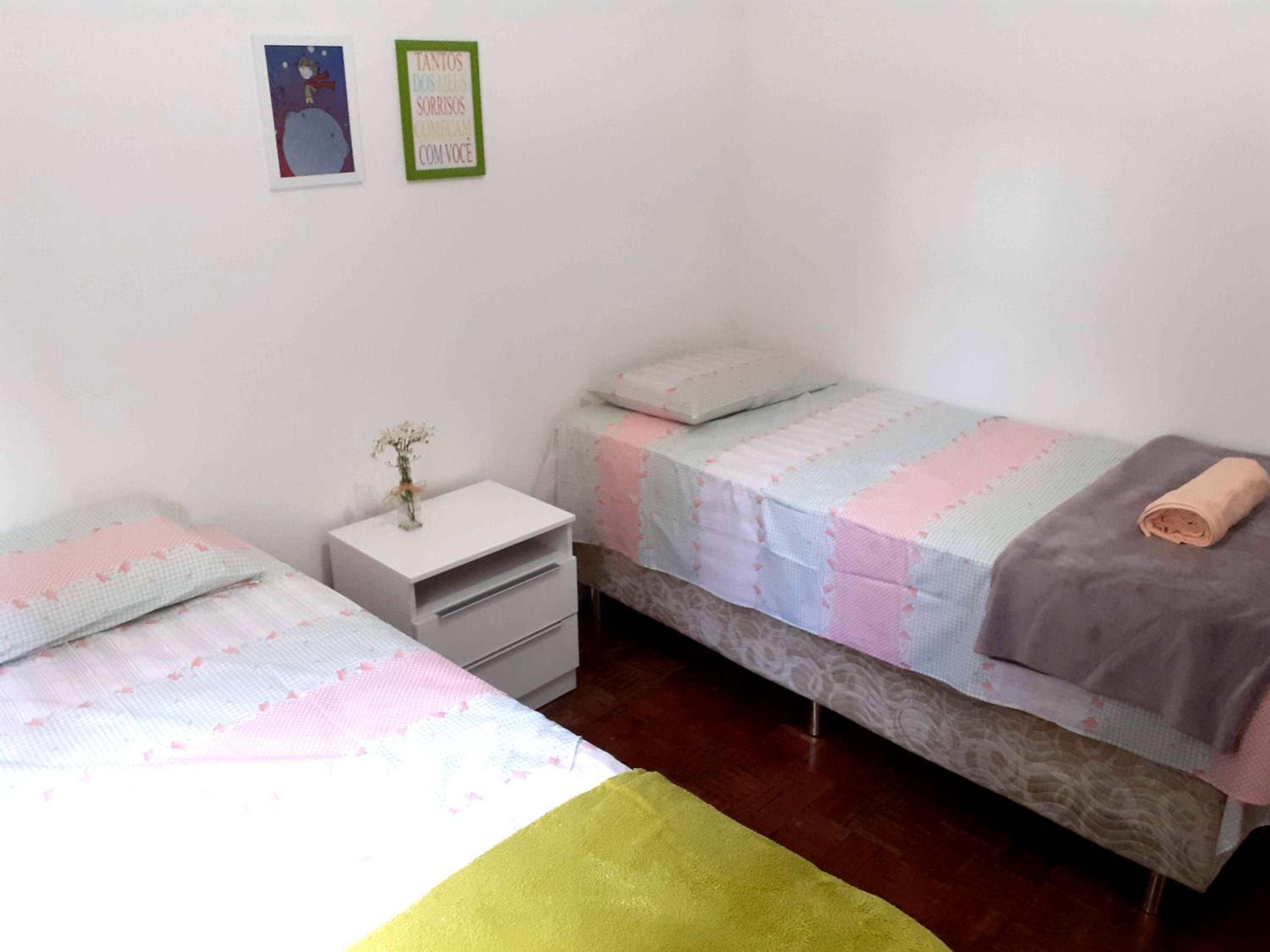 Large Twin Room - Photo 2