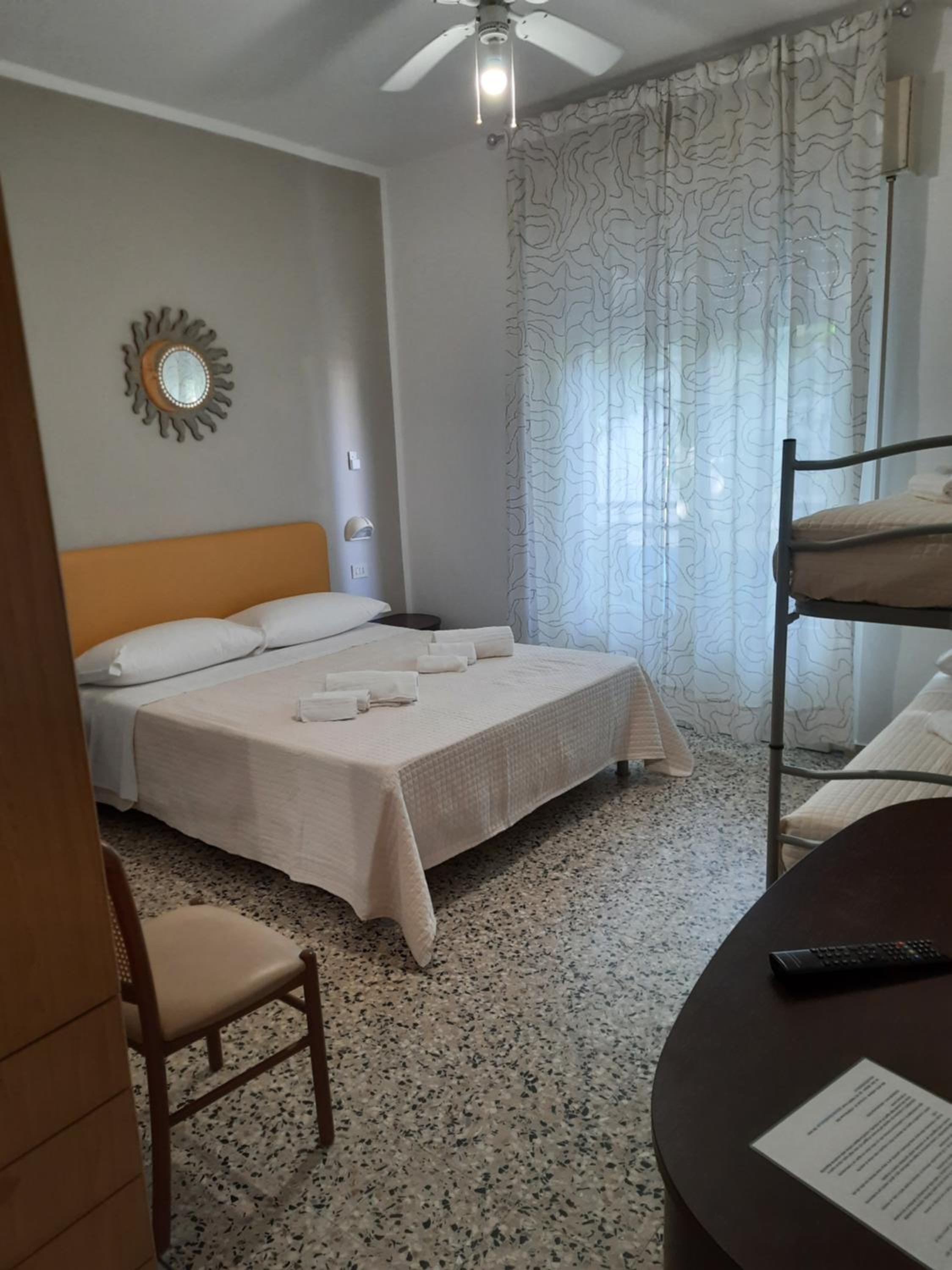 Standard Quadruple Room - Photo 18