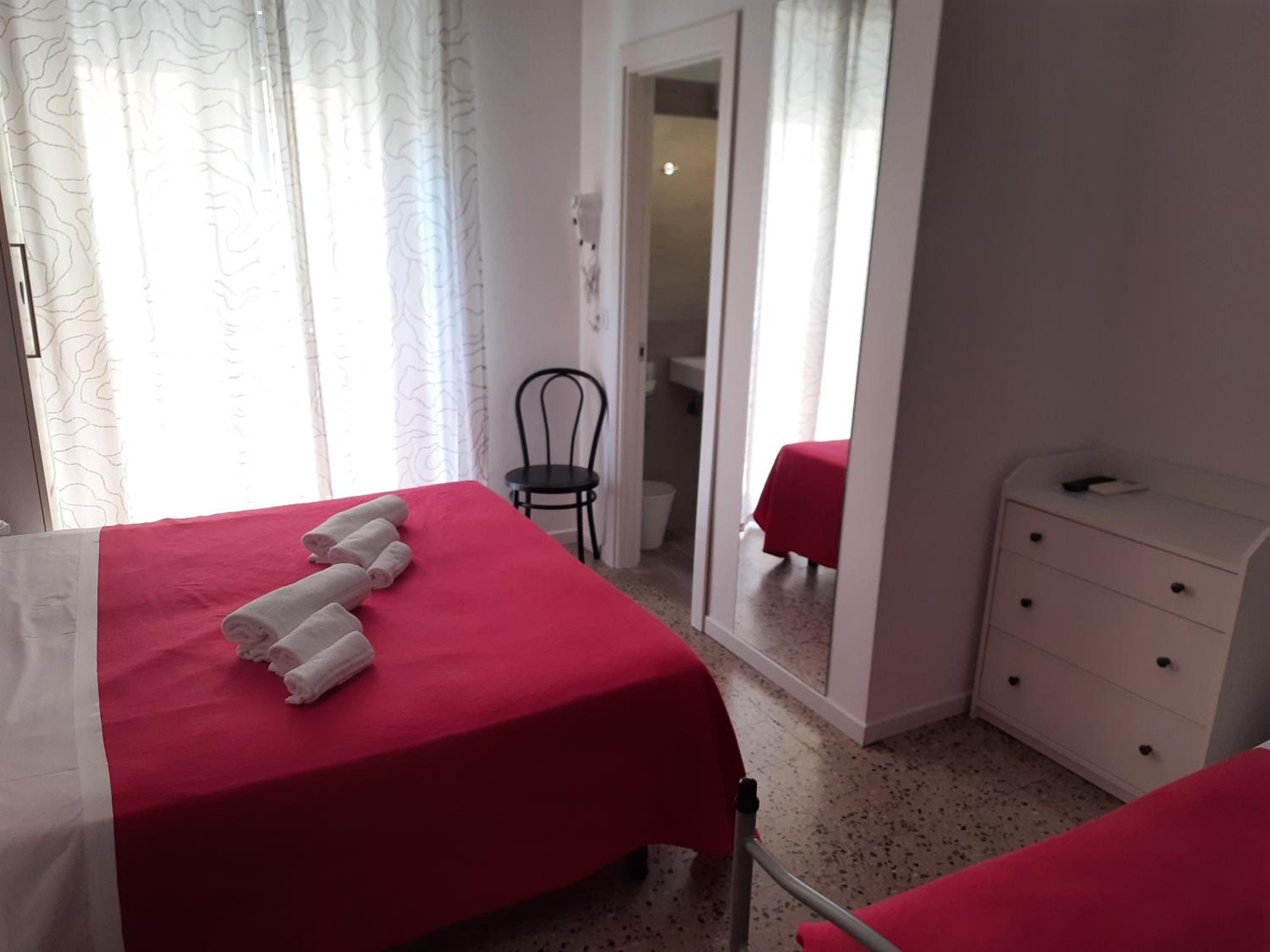 Standard Quadruple Room - Photo 16