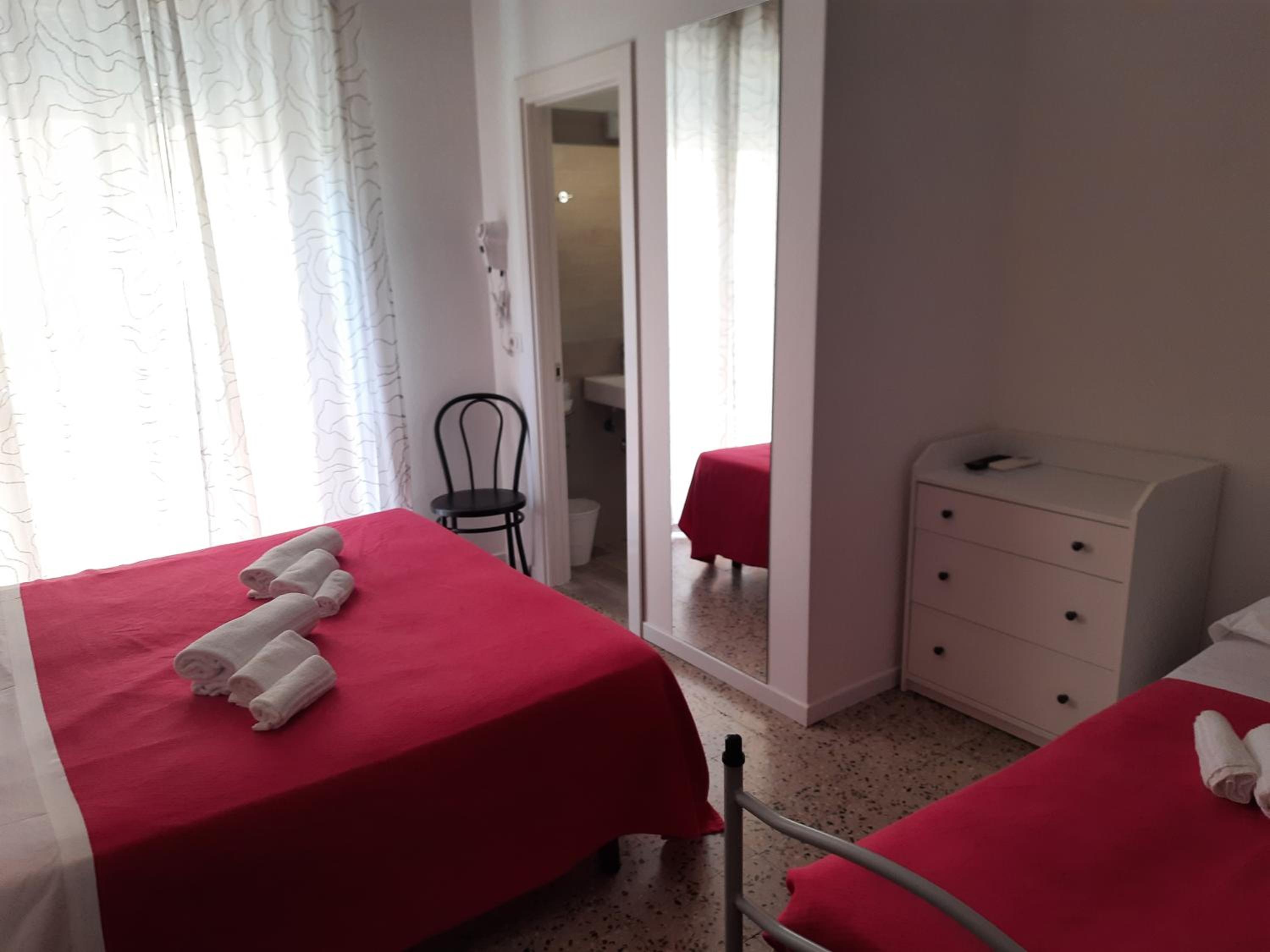 Standard Quadruple Room - Photo 14