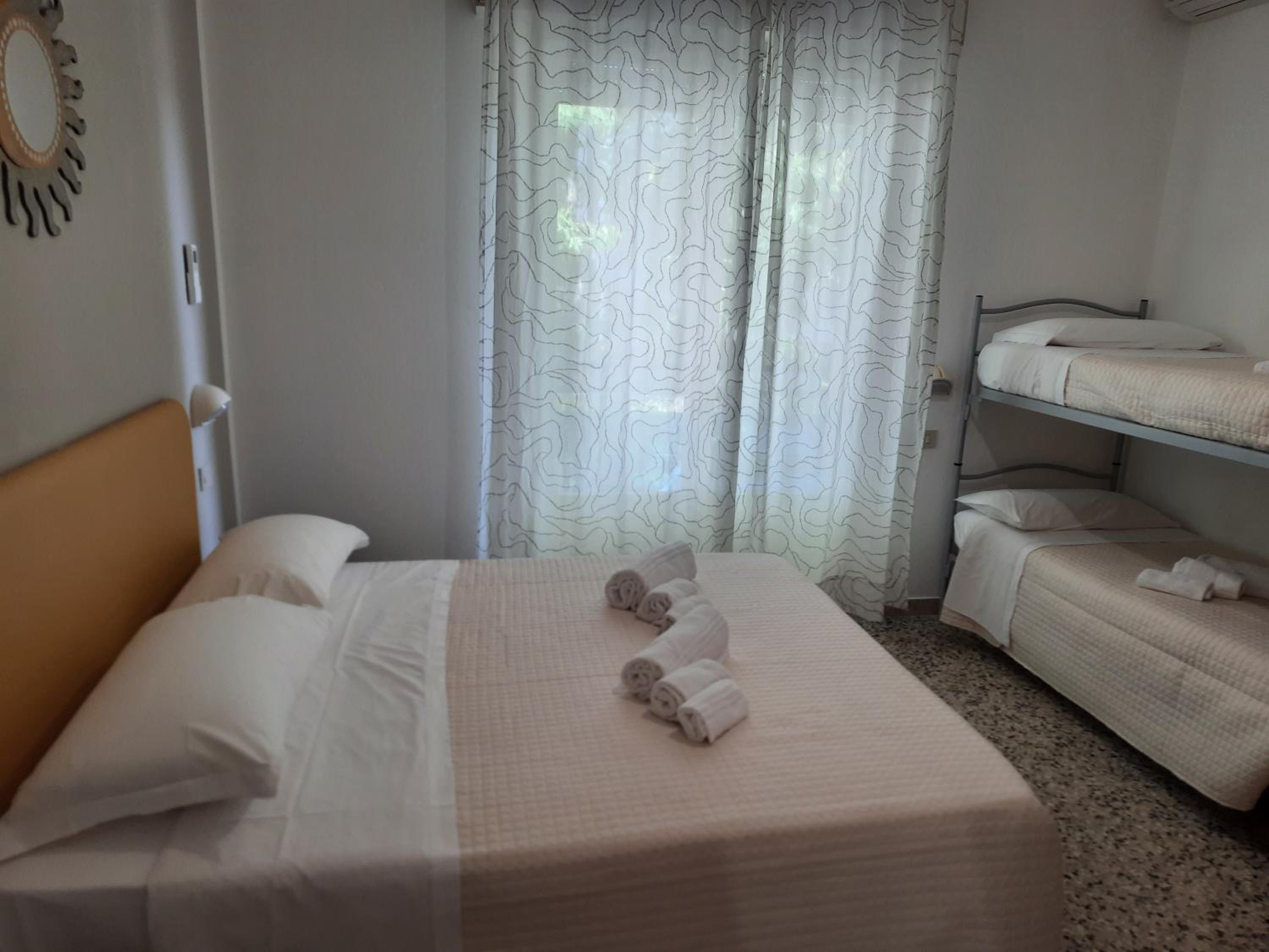 Standard Quadruple Room - Photo 5