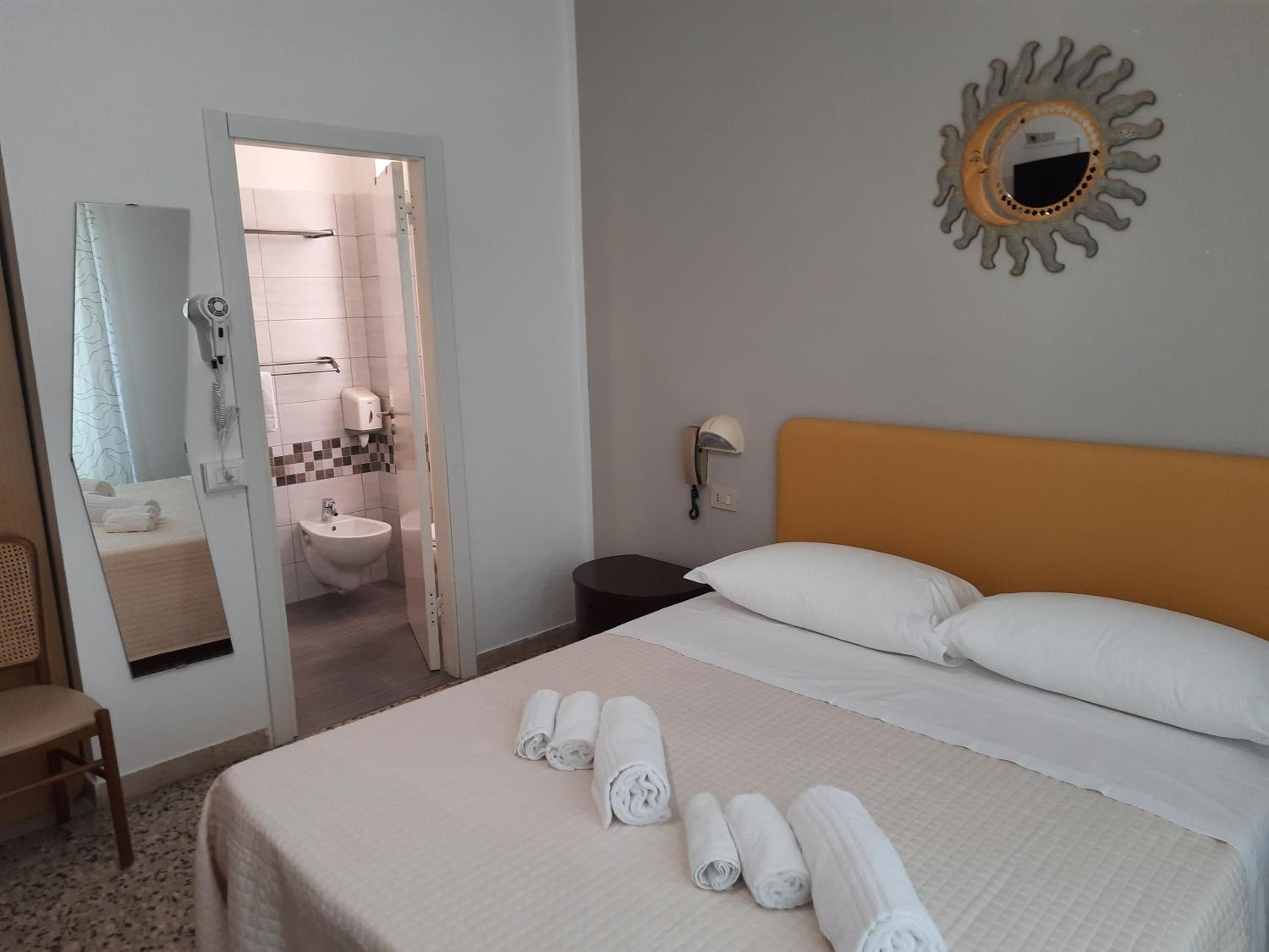 Standard Quadruple Room - Photo 9