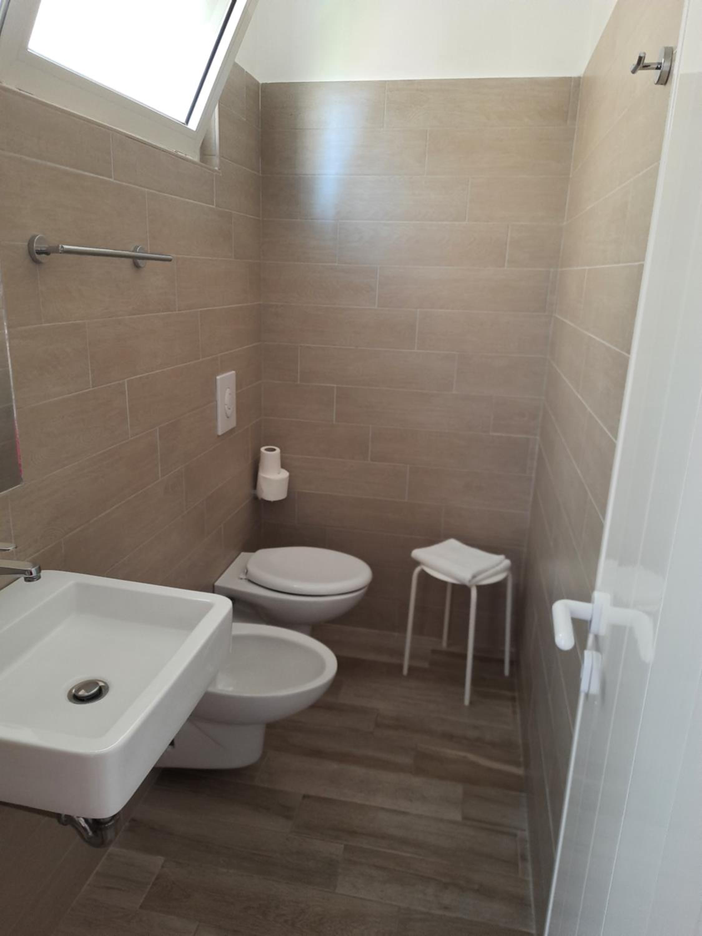 Standard Quadruple Room - Photo 8