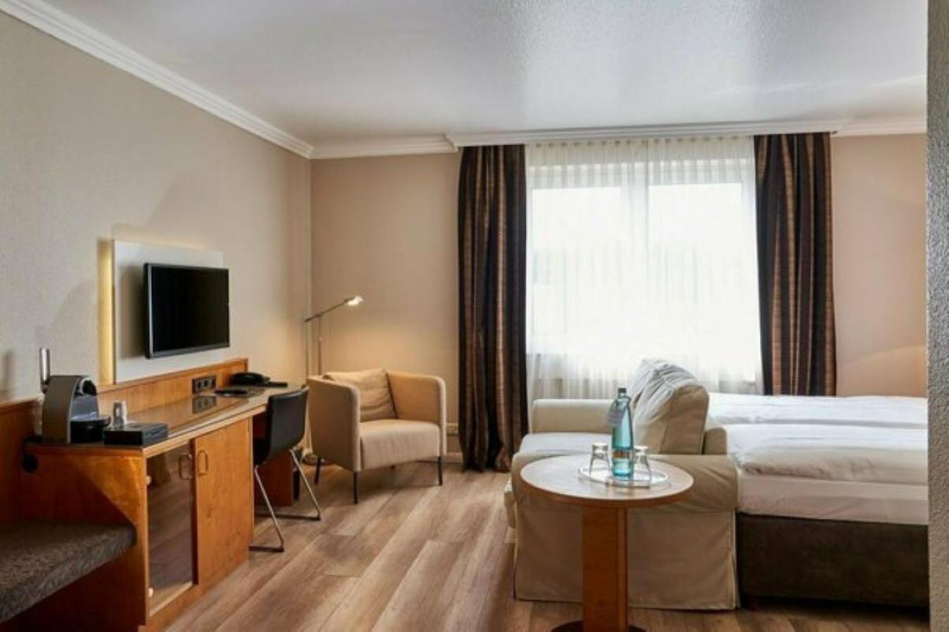 Small Double Room Queensize and Garden view photo 3