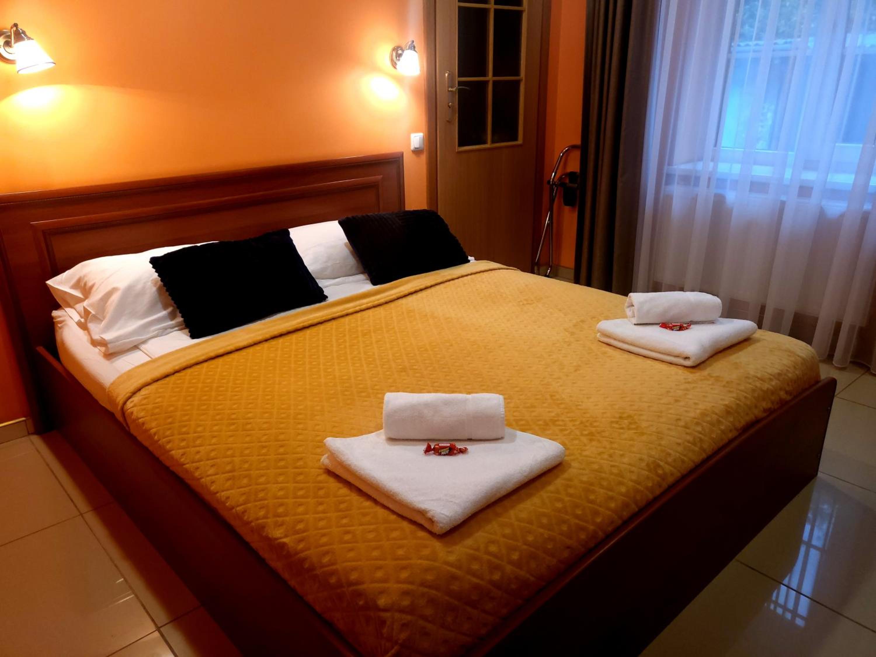 Double Room - Photo 6