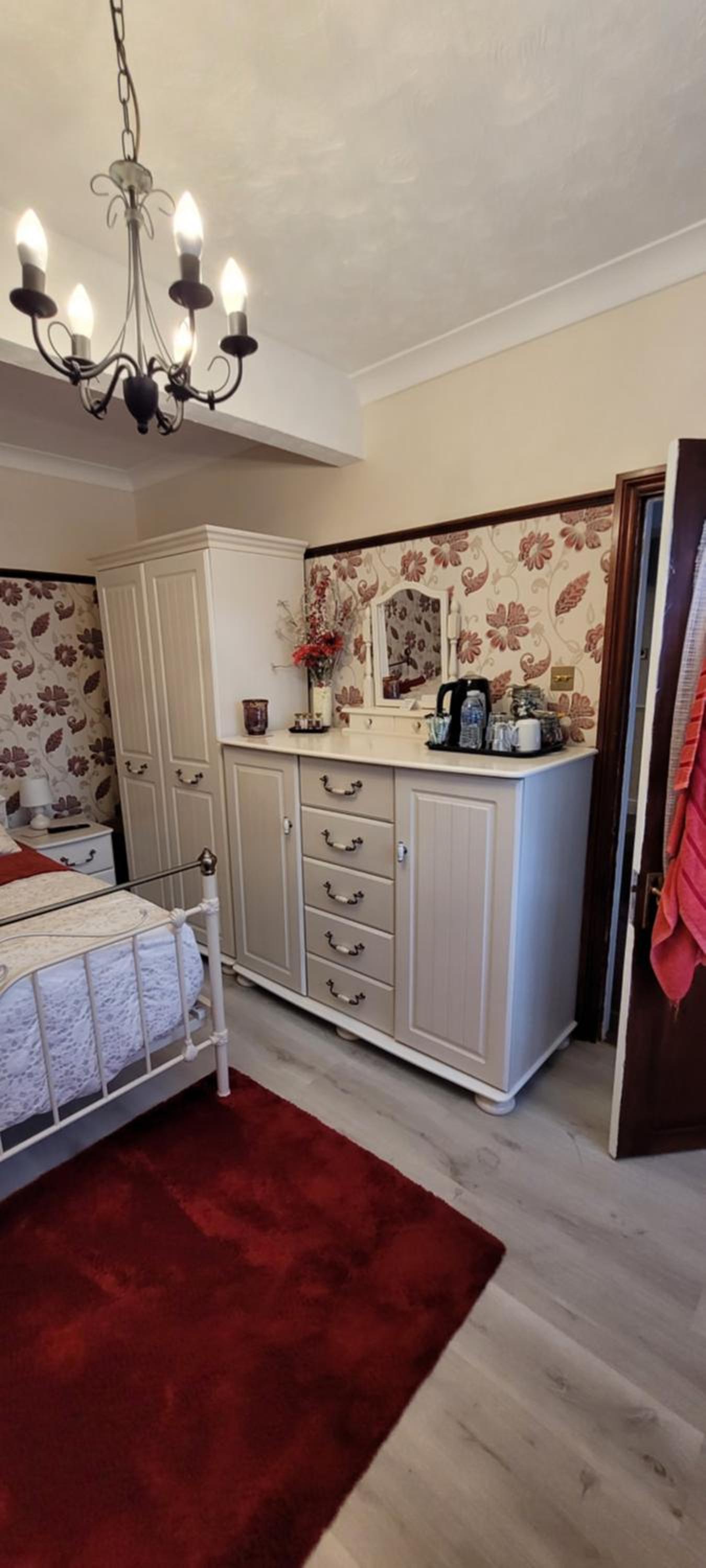 Deluxe Double Room (2 Adults + 1 Child) photo 3