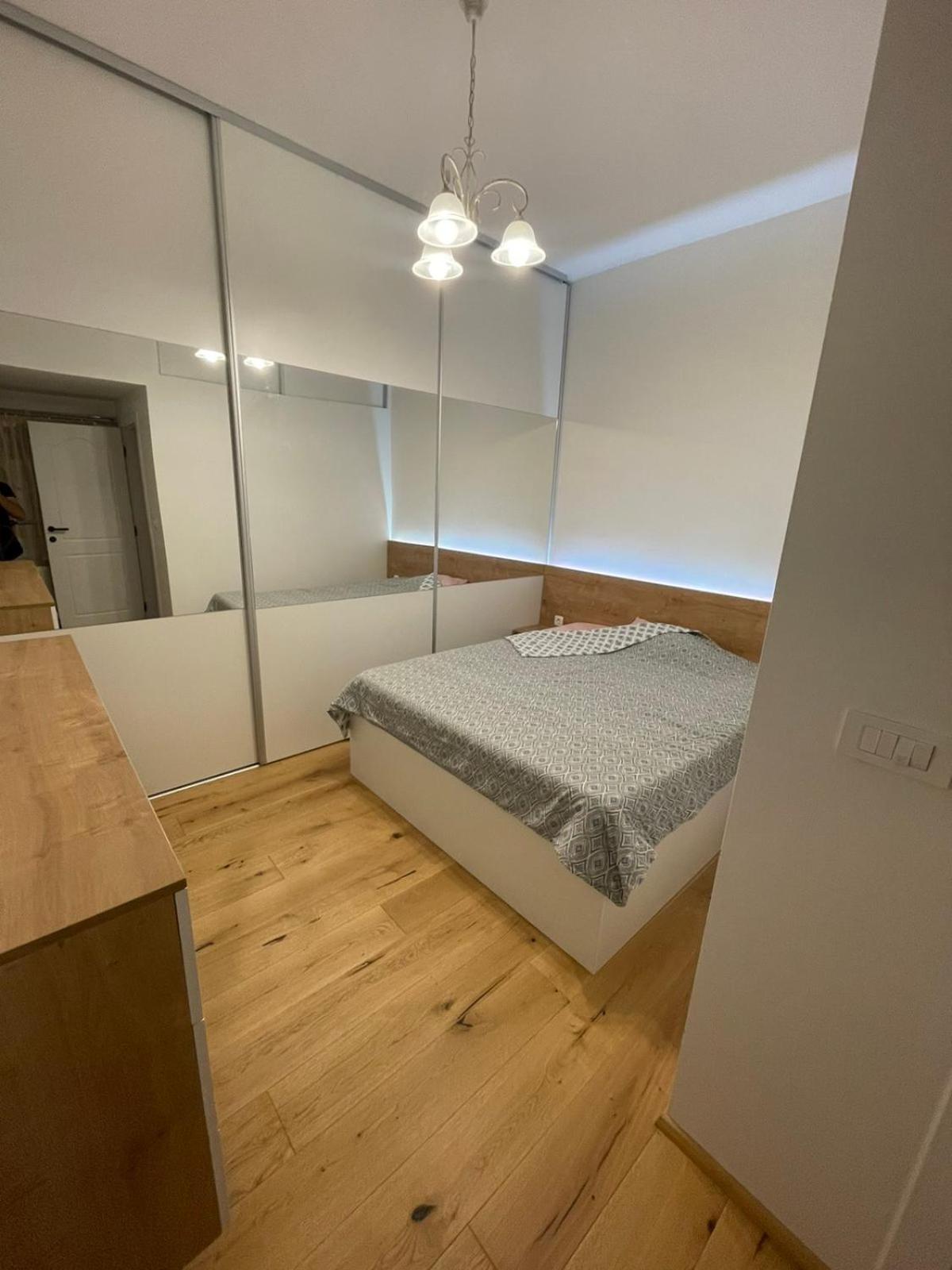 One-Bedroom Apartment - Photo 3