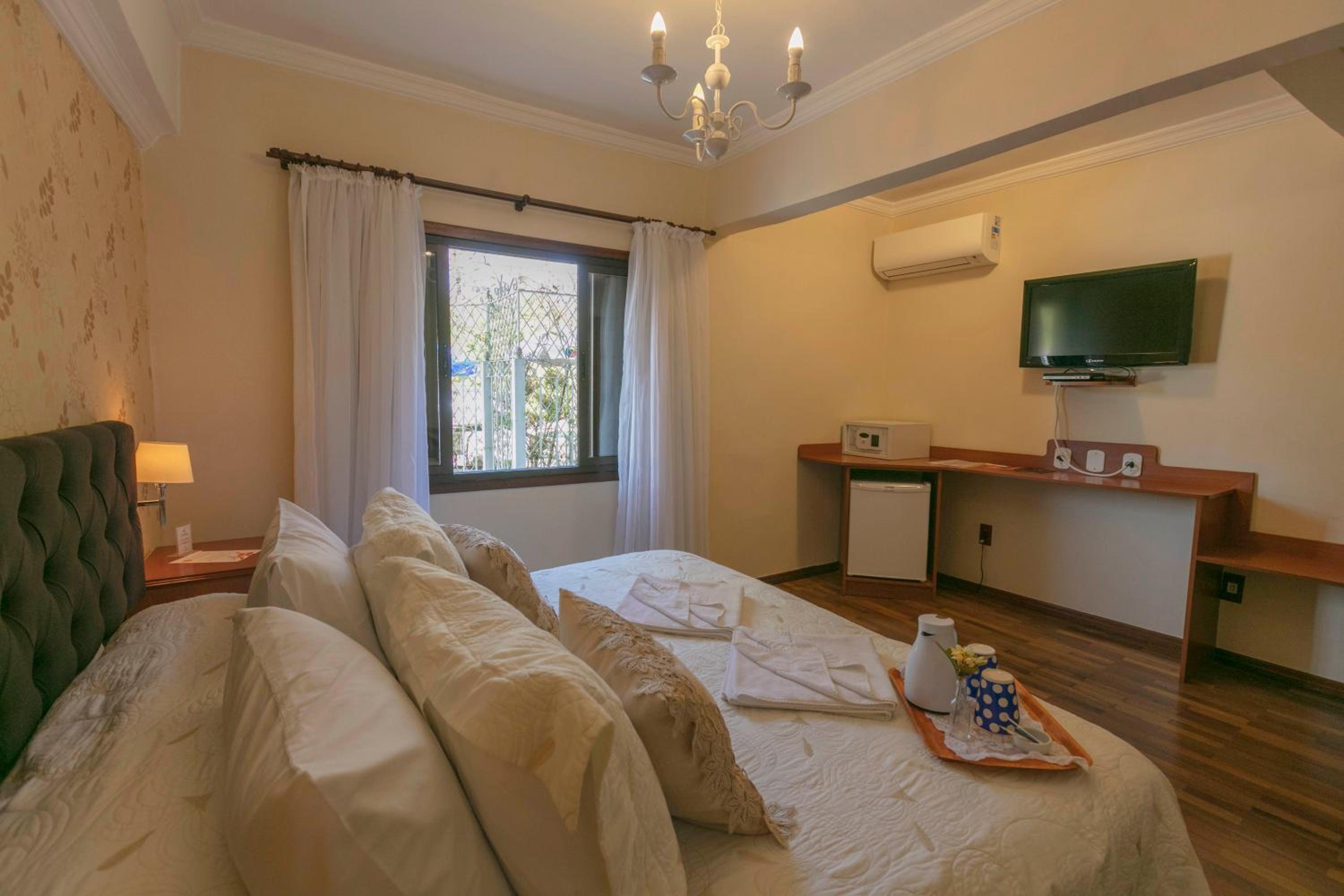 Standard Double or Twin Room thumbnail 5