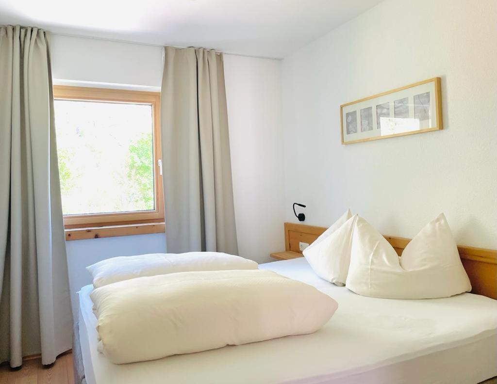 One-Bedroom Apartment with Balcony photo 3