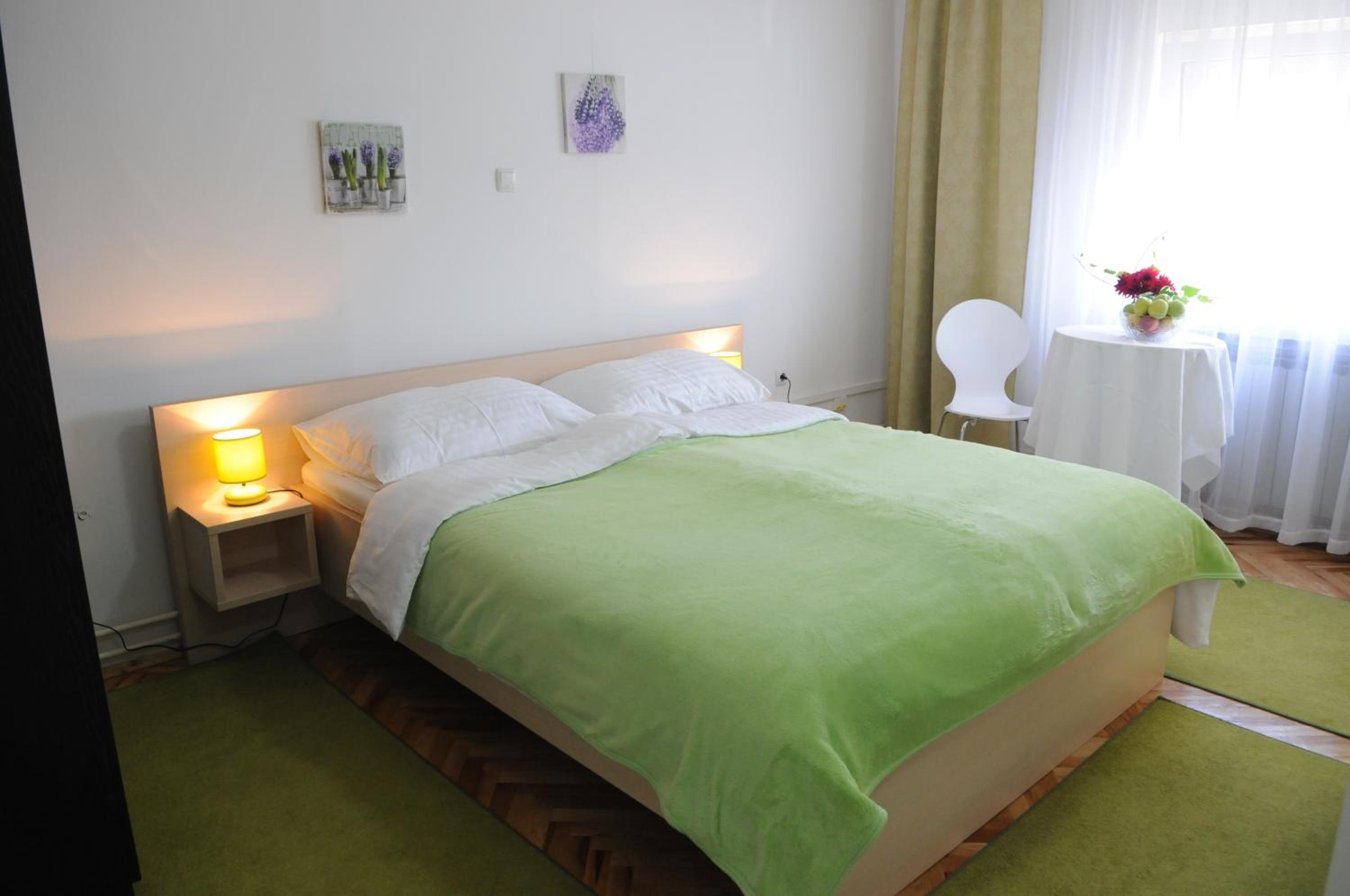 Double Room - Photo 5