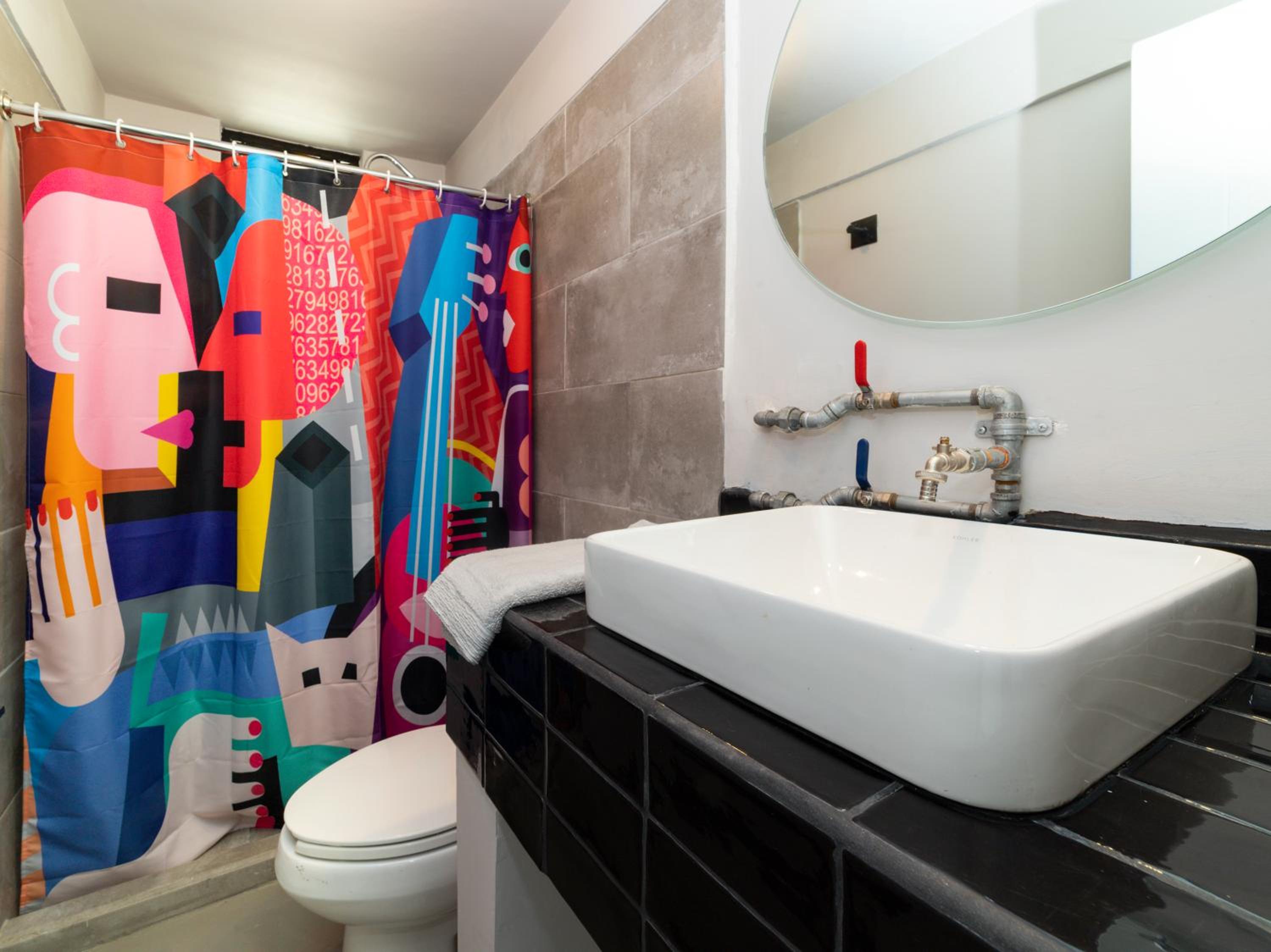 Quadruple Room with Balcony - Photo 8