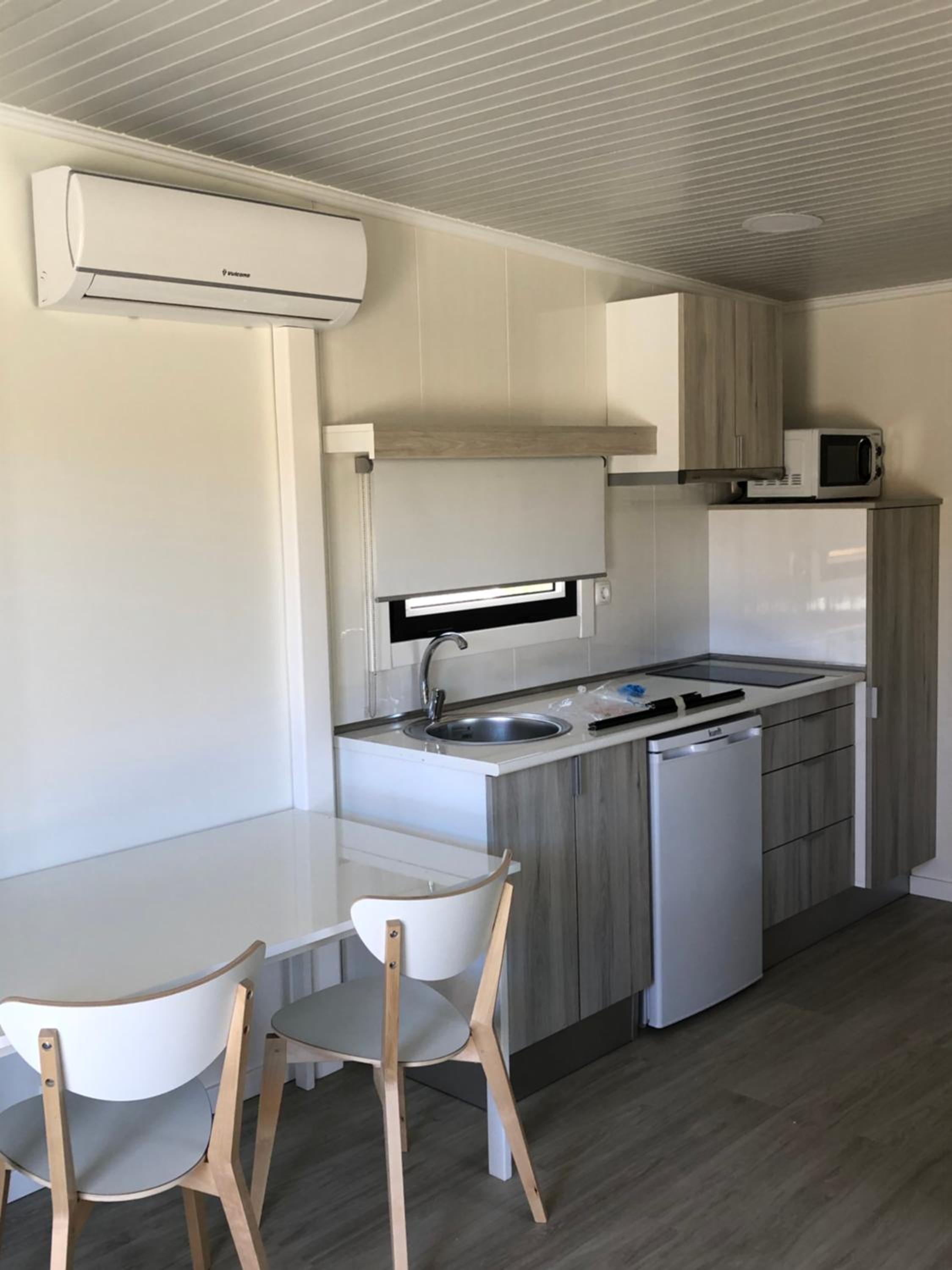 One-Bedroom Bungalow - Photo 4