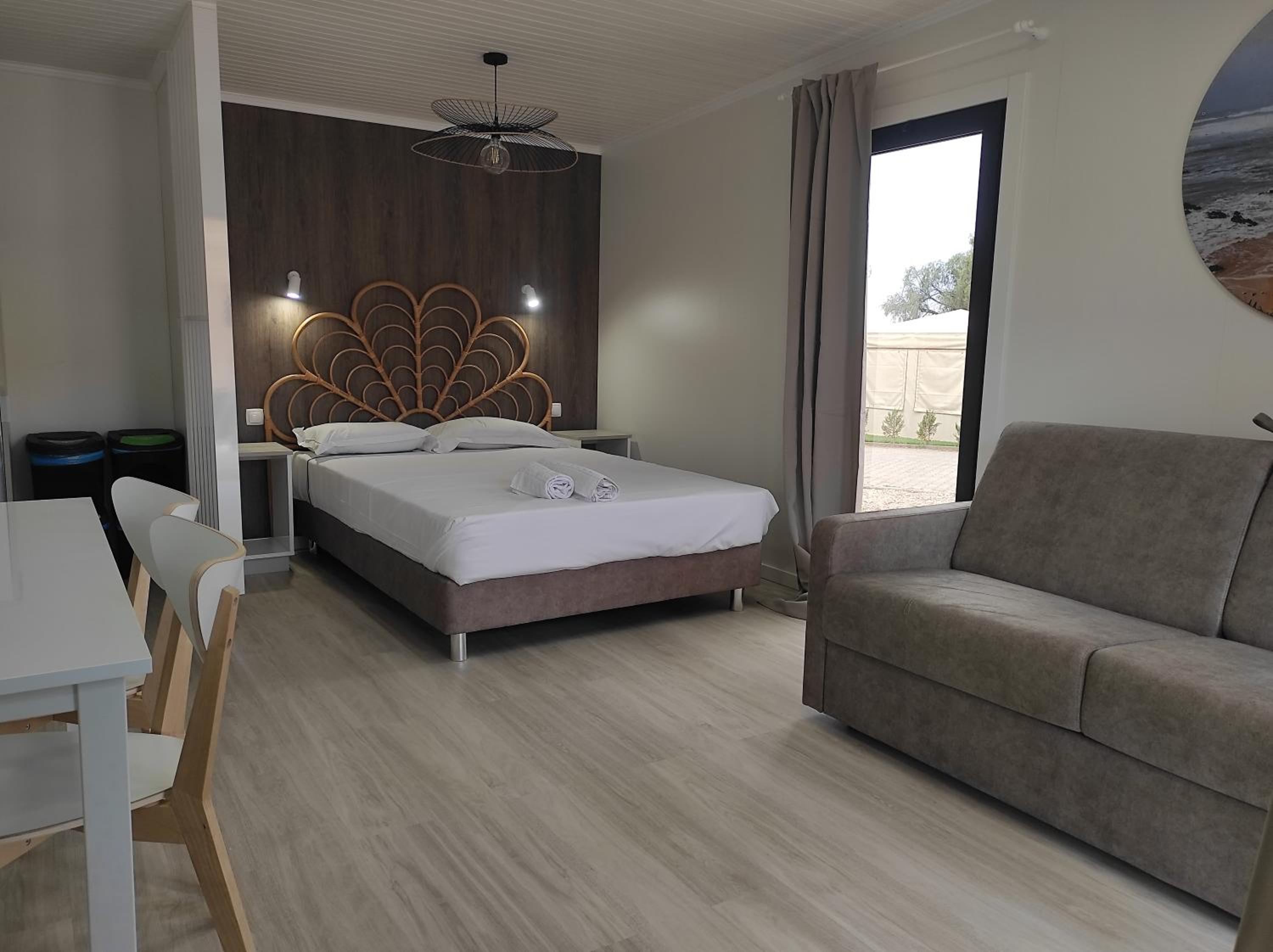 One-Bedroom Bungalow - Photo 5