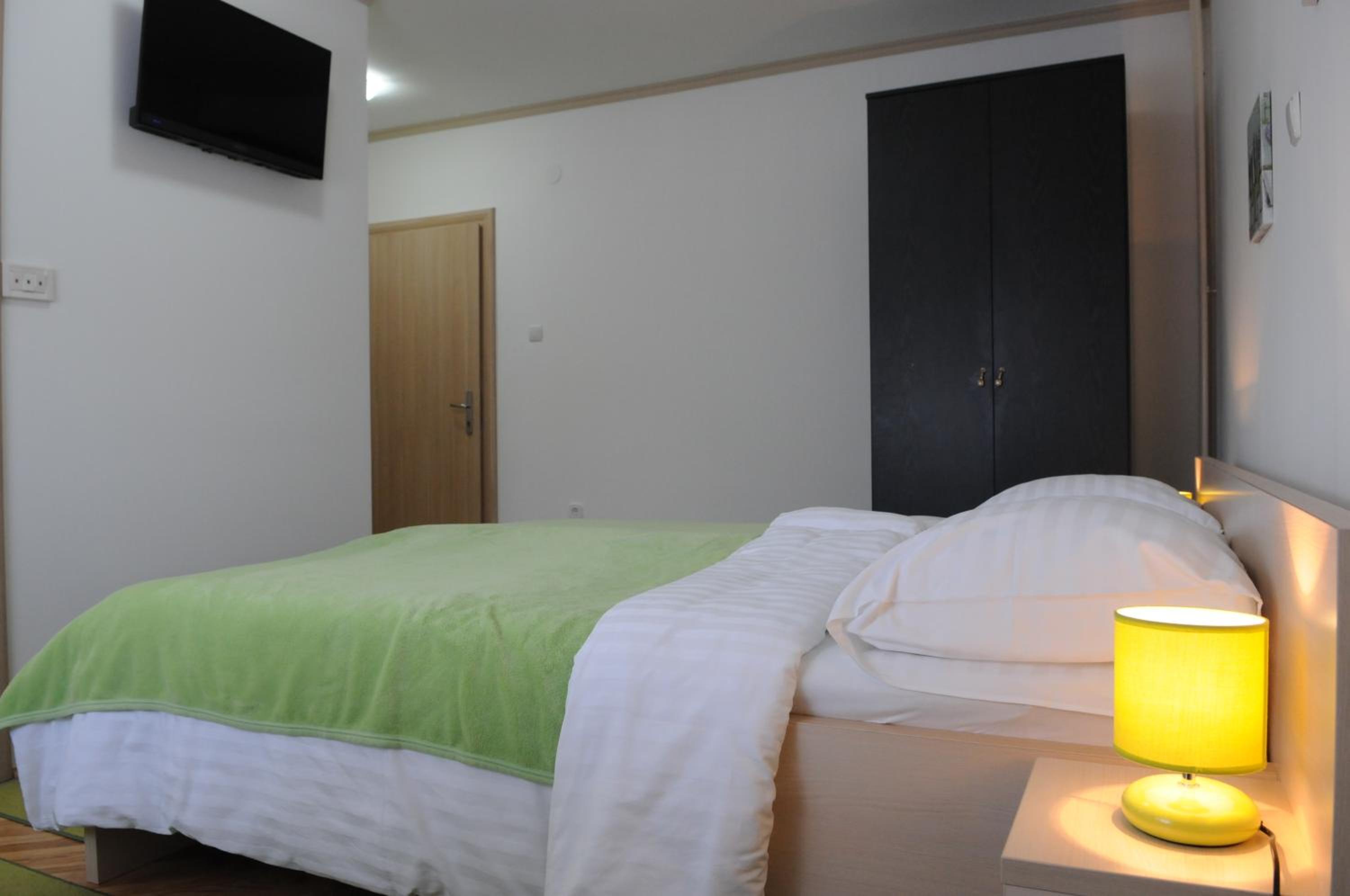 Double Room - Photo 6