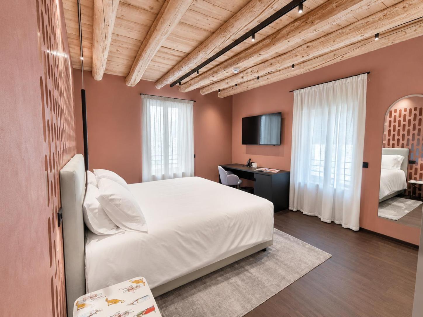 Superior Double or Twin Room photo 2