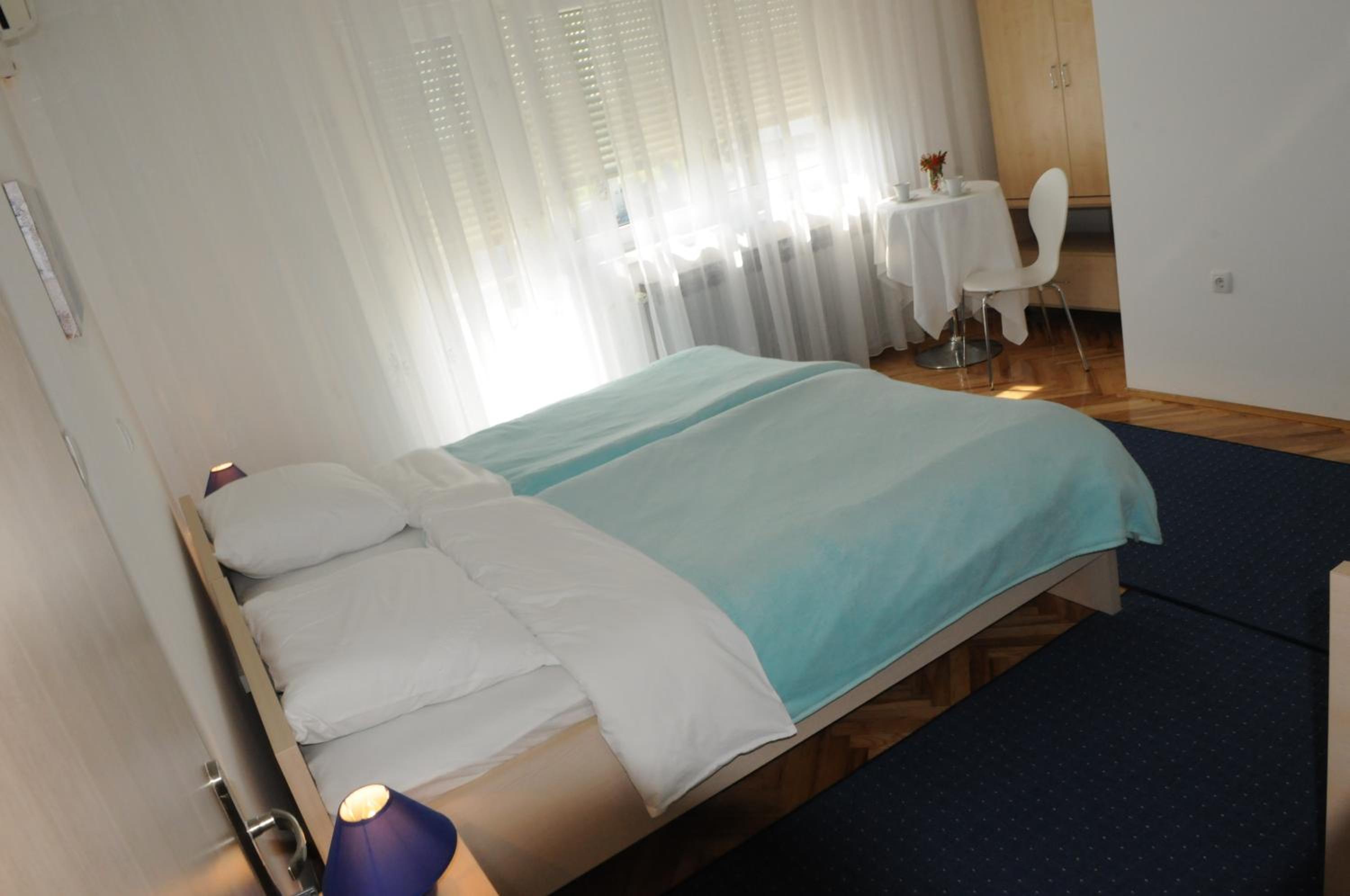 Triple Room - Photo 1
