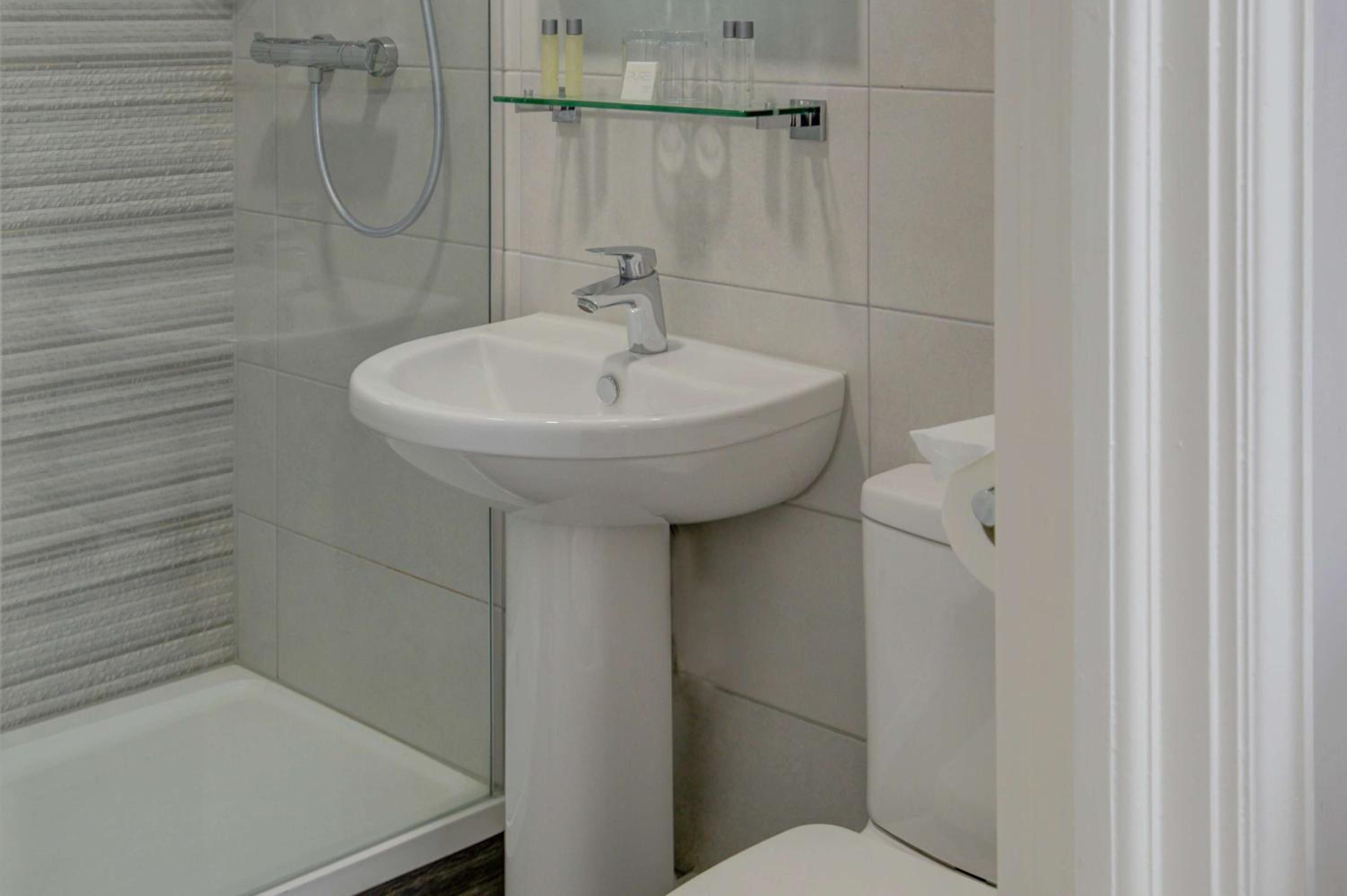 Small Double Room - Non-Smoking photo 2
