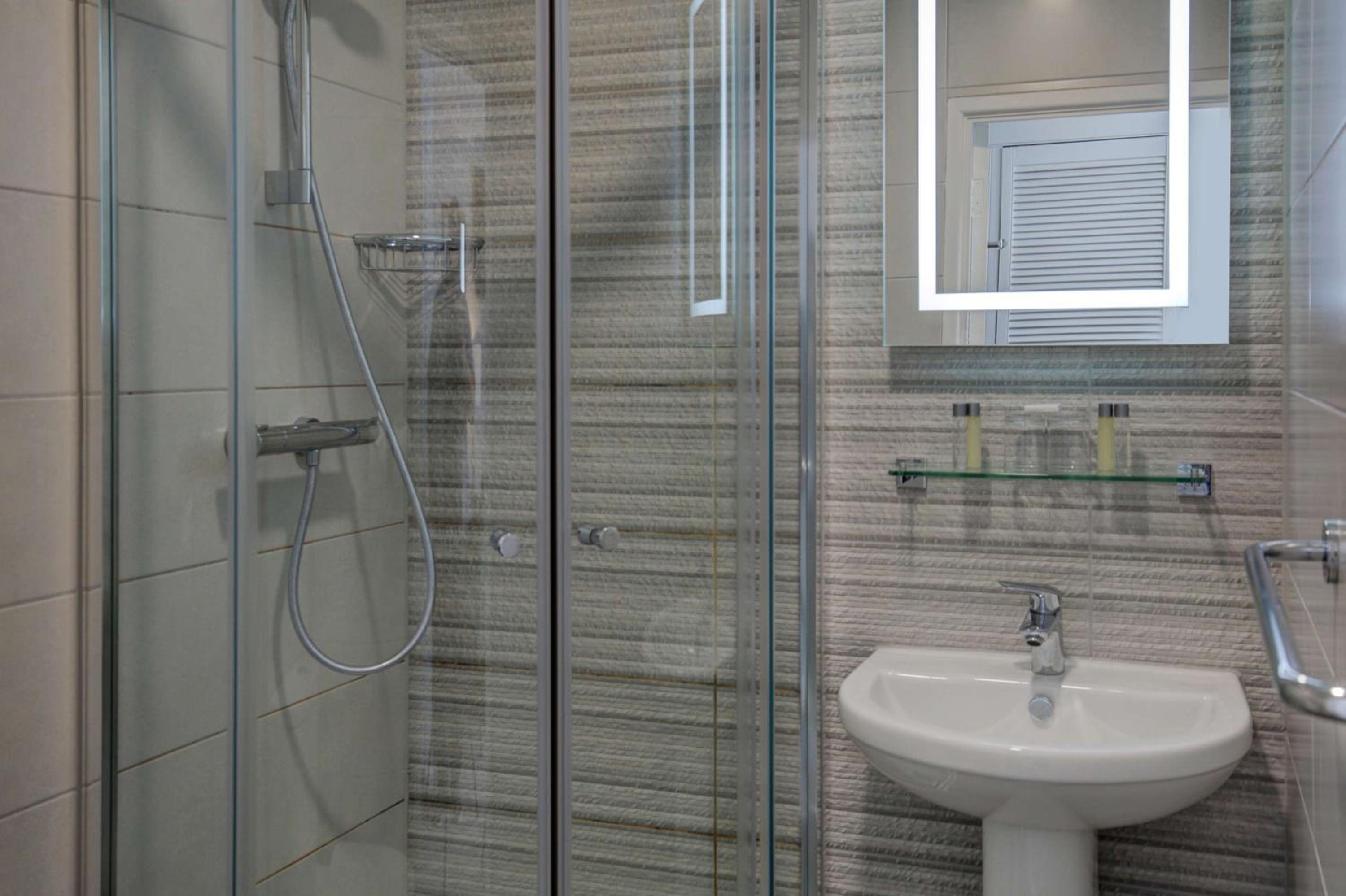 Standard Twin Room - Non-Smoking photo 3