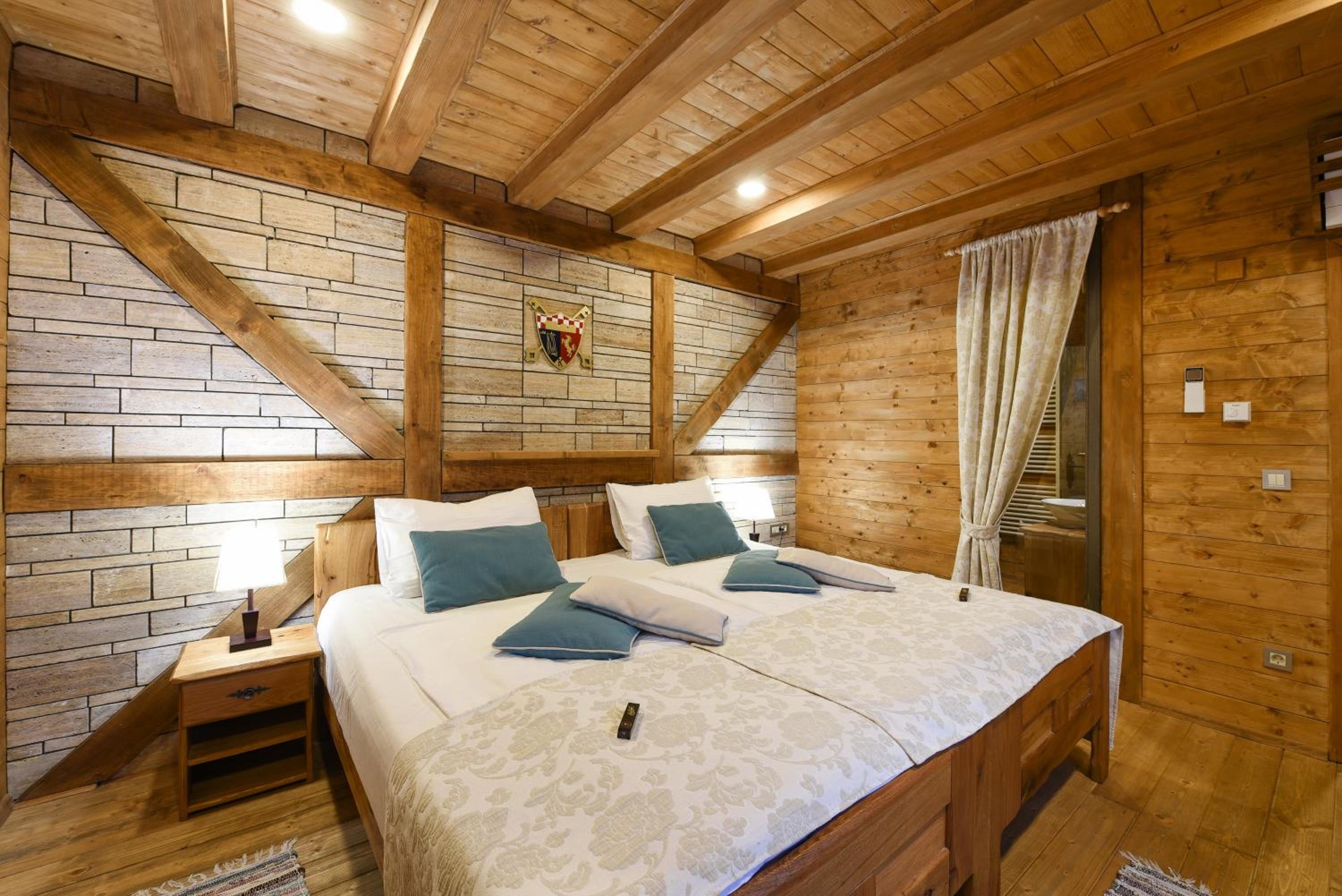 Standard King Room - Photo 4