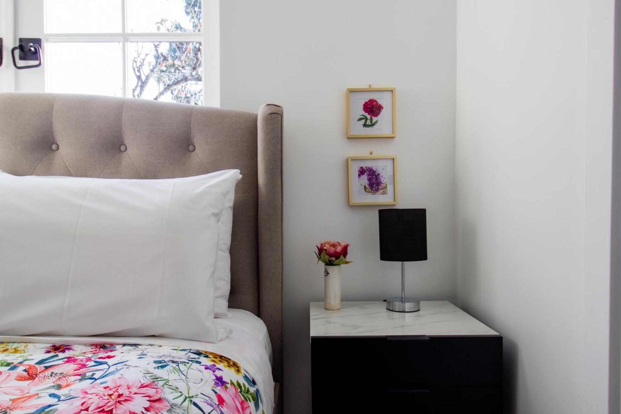 Rosie – Deluxe Queen Studio with Bath, downstairs photo 3