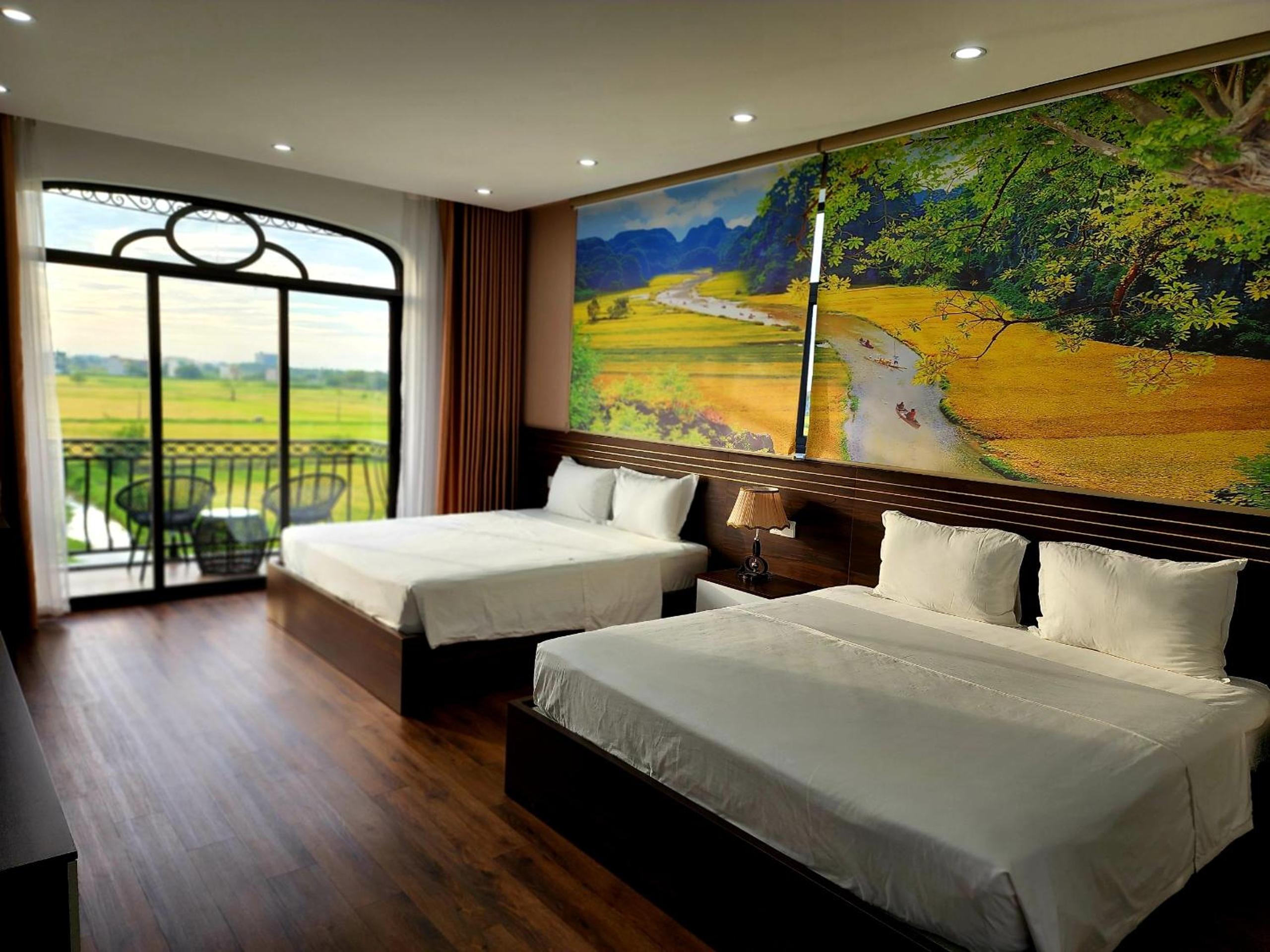 King Room with Balcony - Photo 4