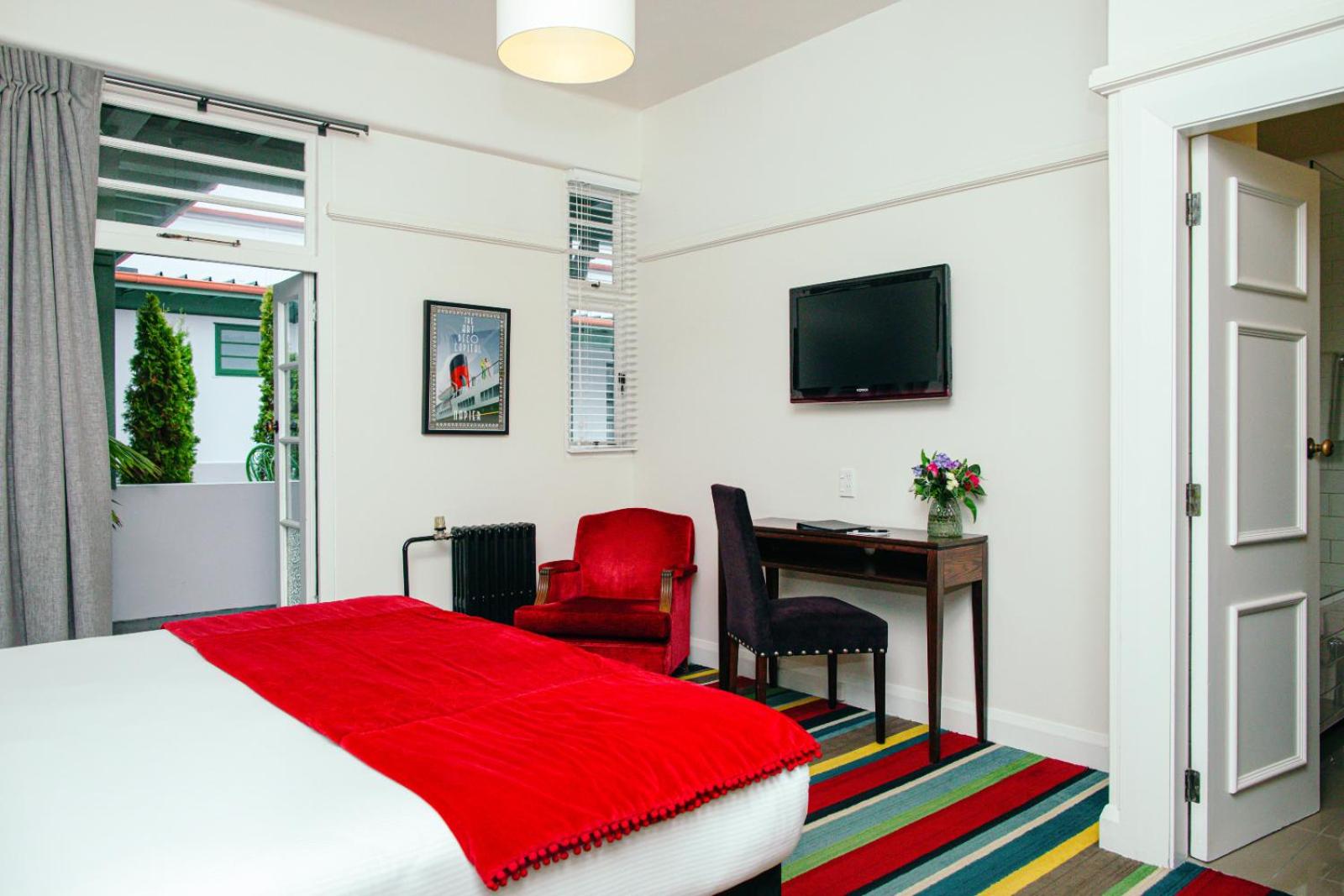Superior King Room - Photo 6