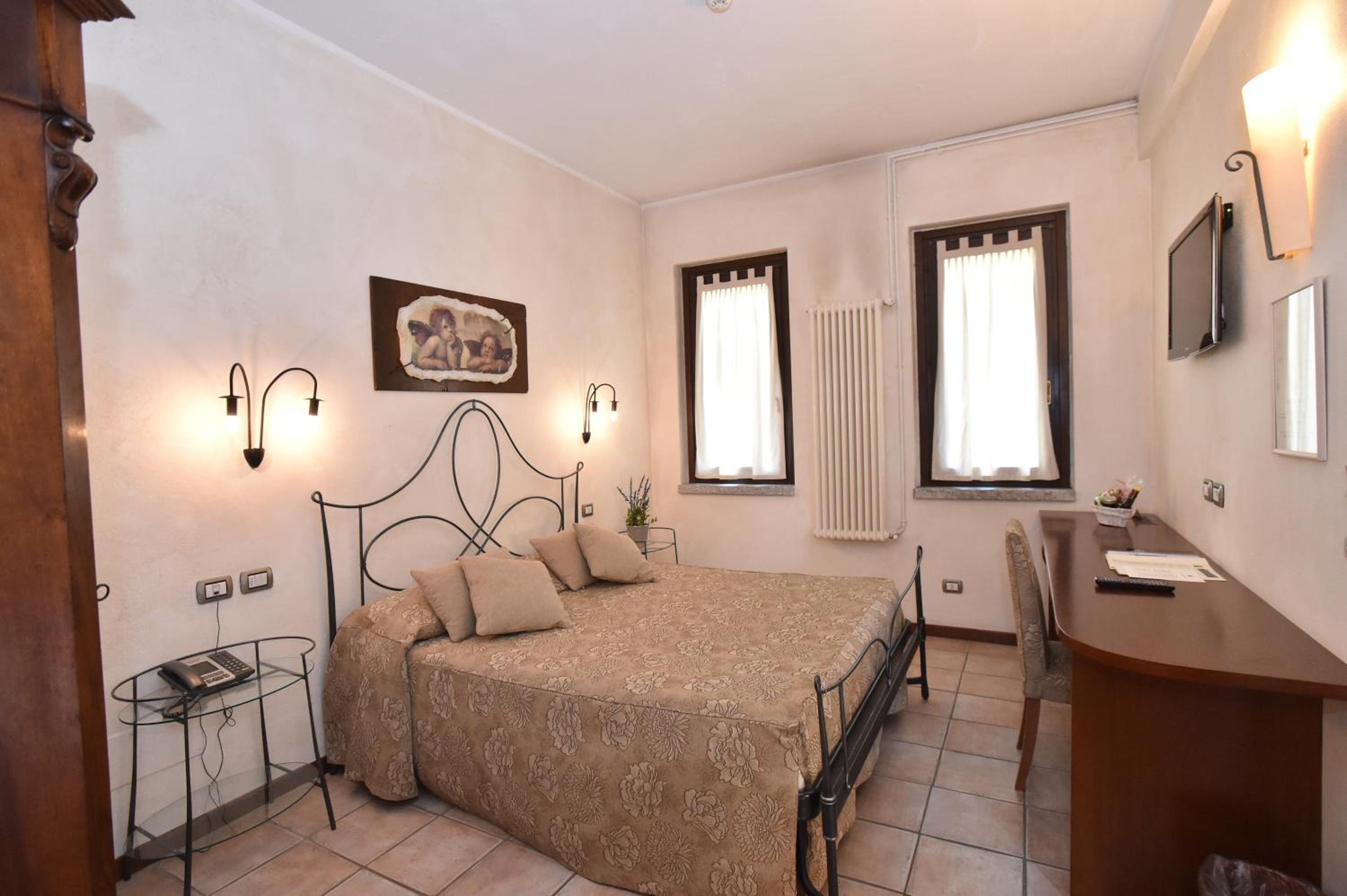 Double or Twin Room photo 1