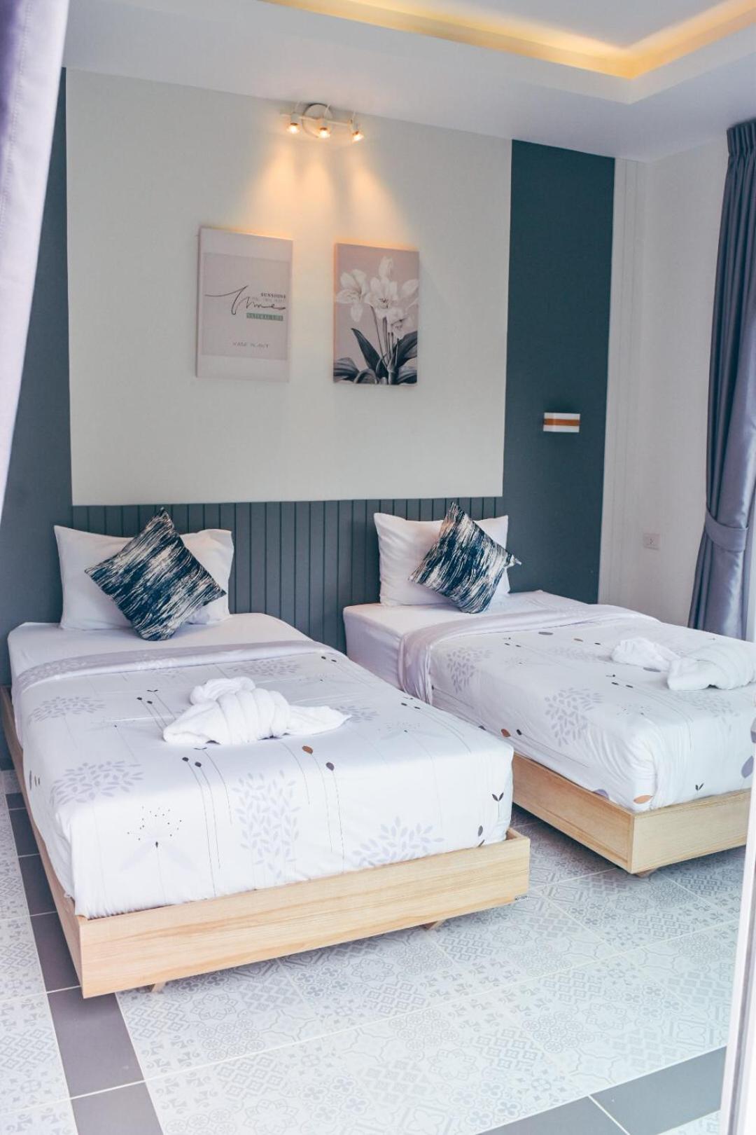 Twin Room - Photo 3