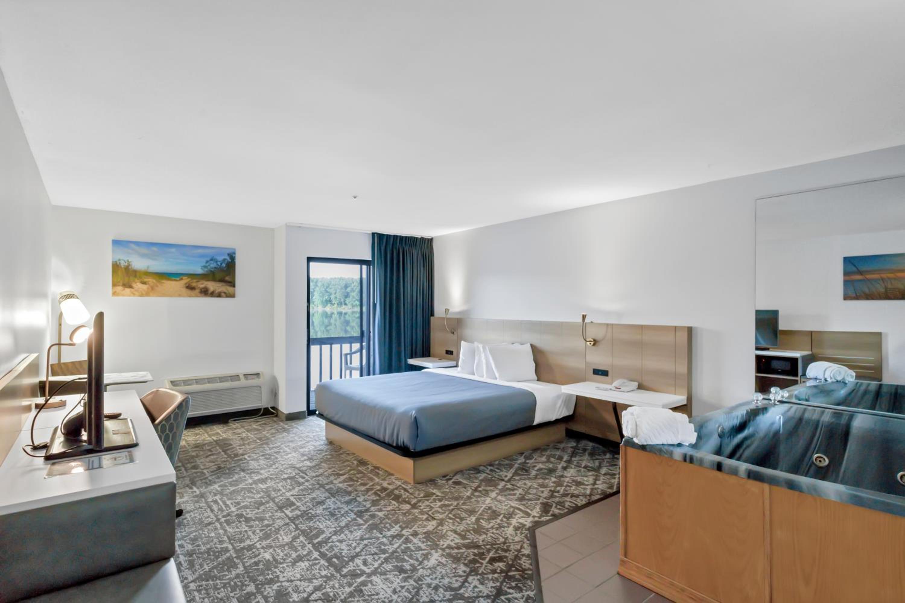 King Room with Spa Bath and Lake View photo 1
